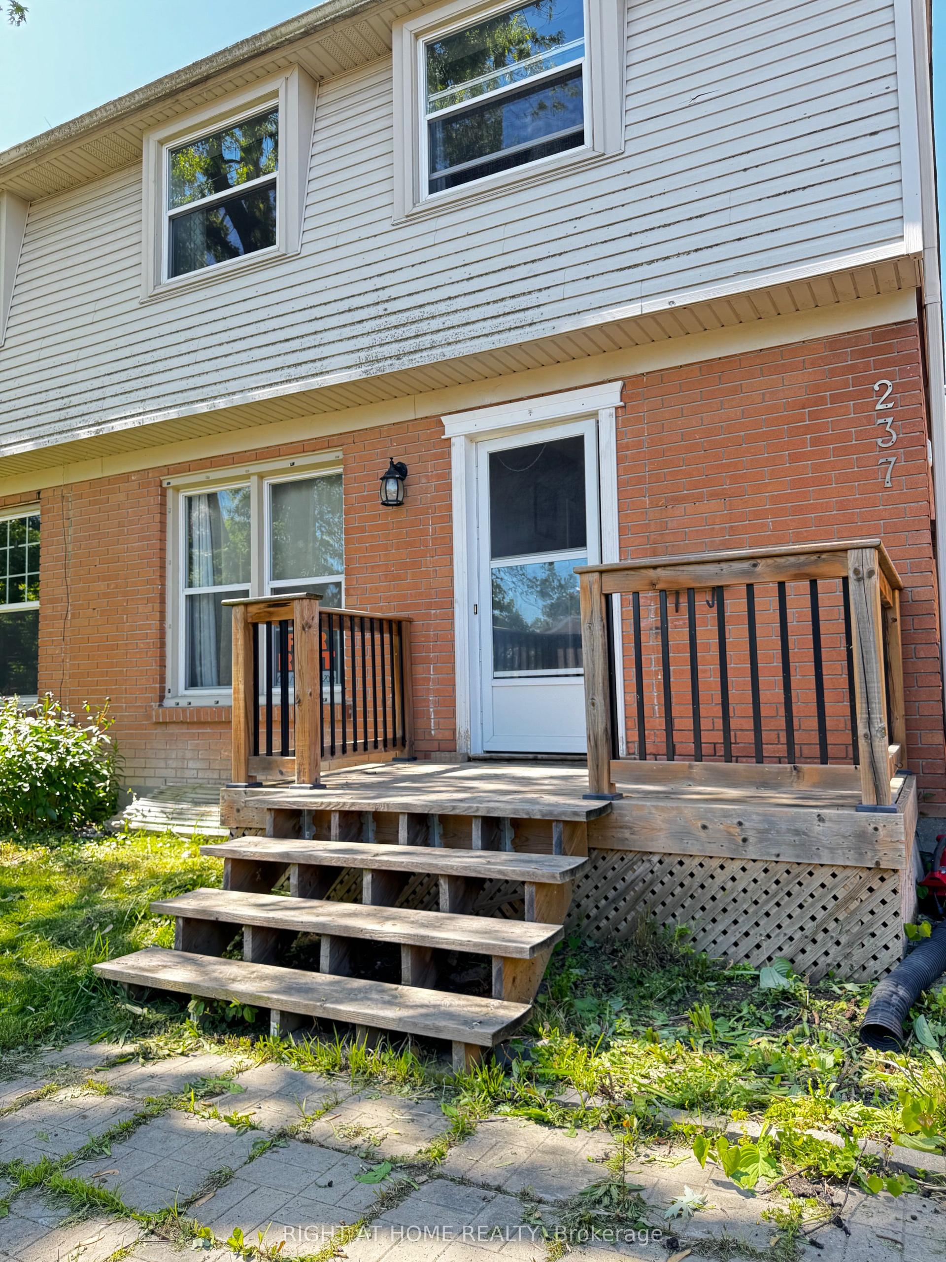 237 Homestead (Basement ) Crescent, London North — Semi-Detached for lease, photo 1