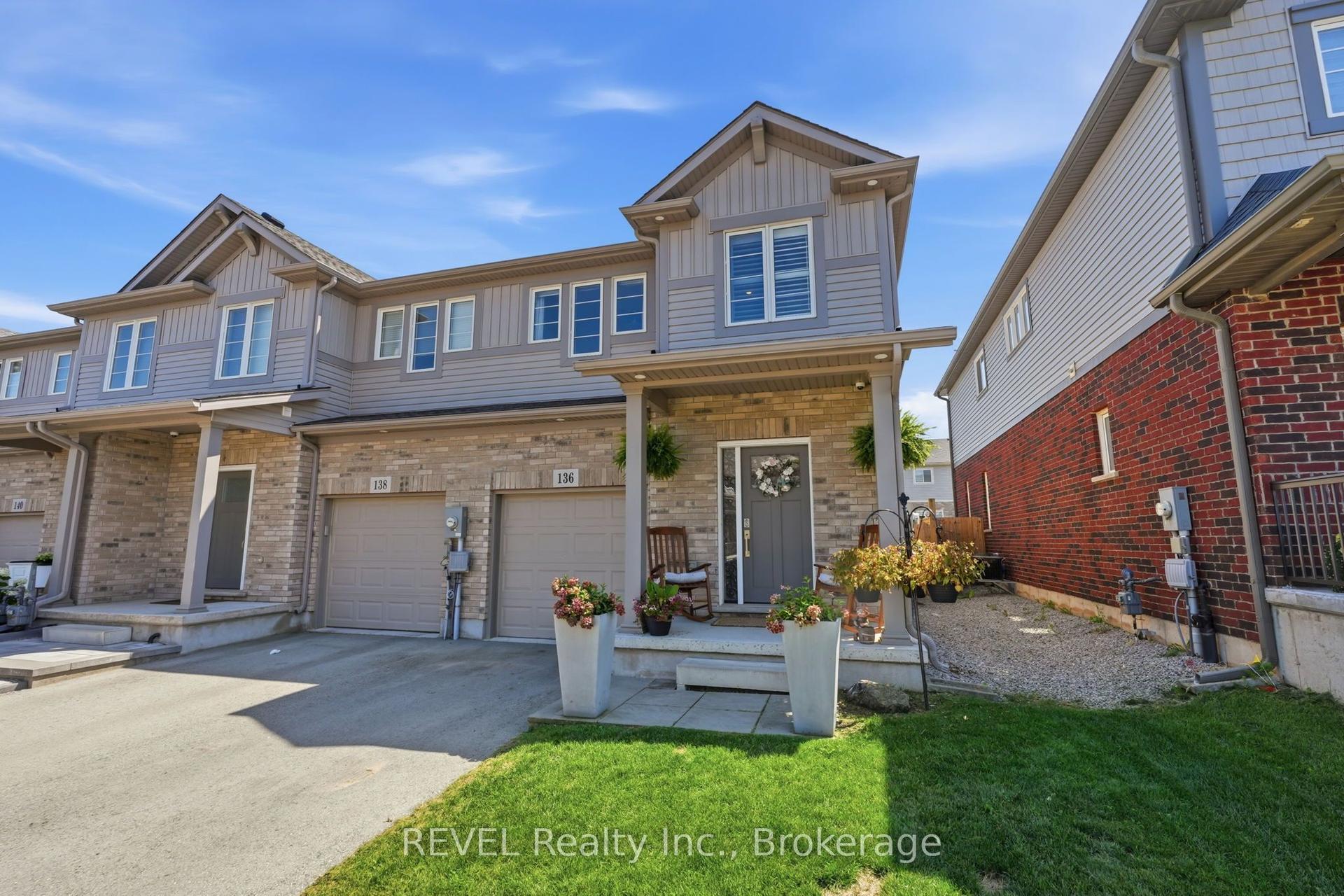 136 Acacia Road Road, Pelham — Townhouse for sale, photo 1