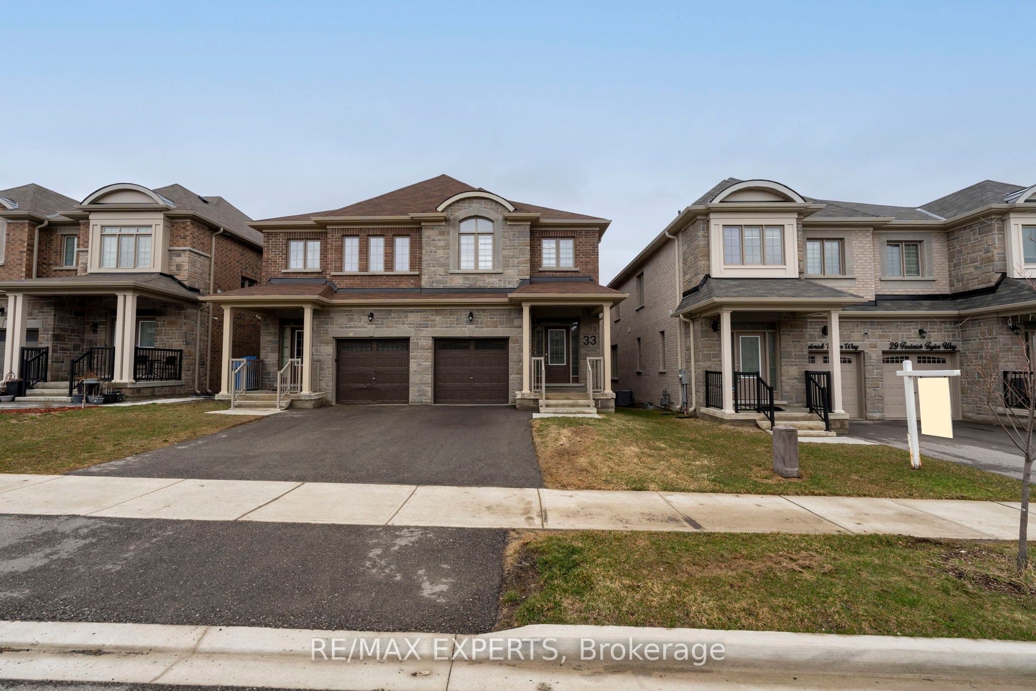 33 Frederick Taylor Way — photo 1