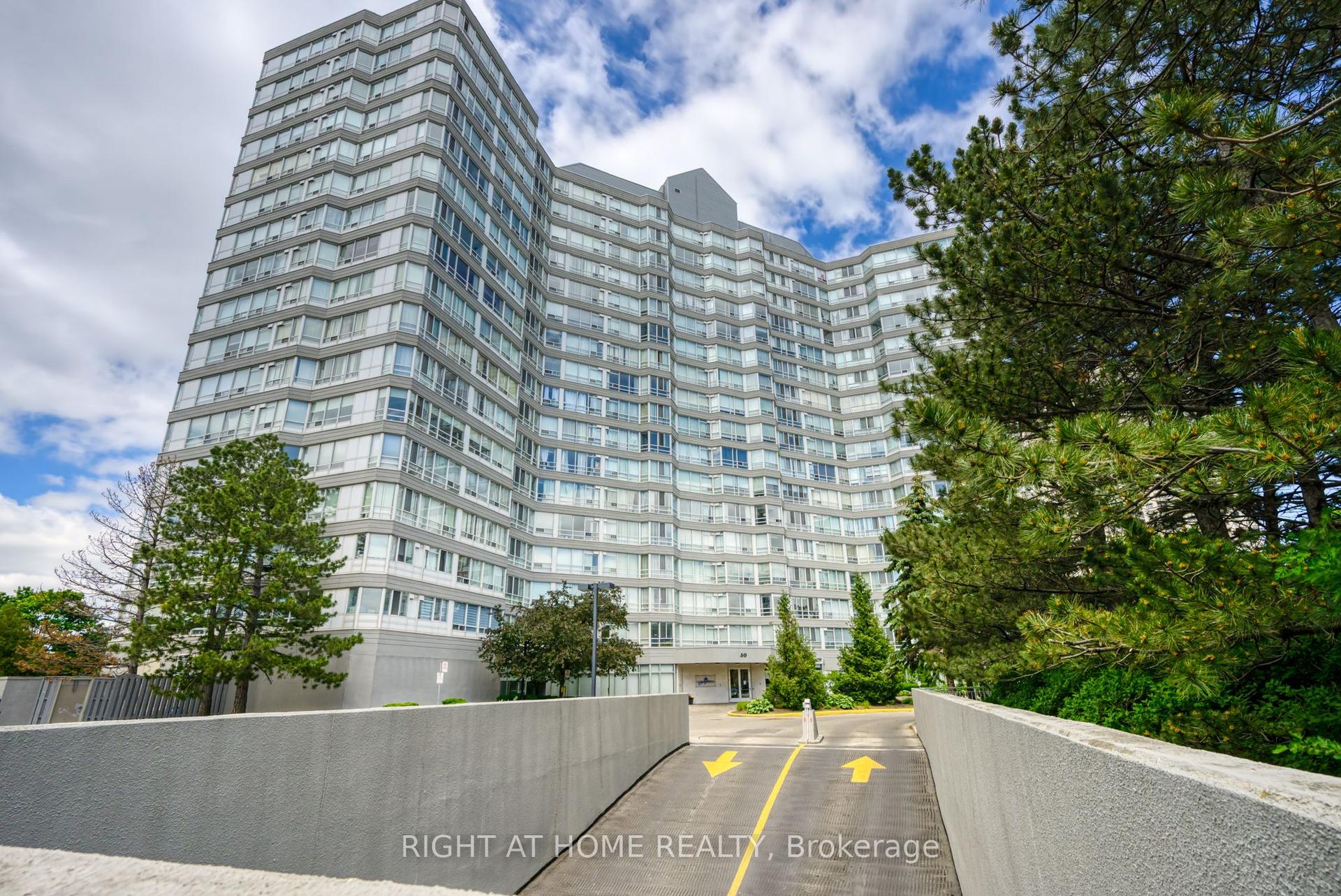 50 Kingsbridge Garden Circle 1408 #1408 — photo 1