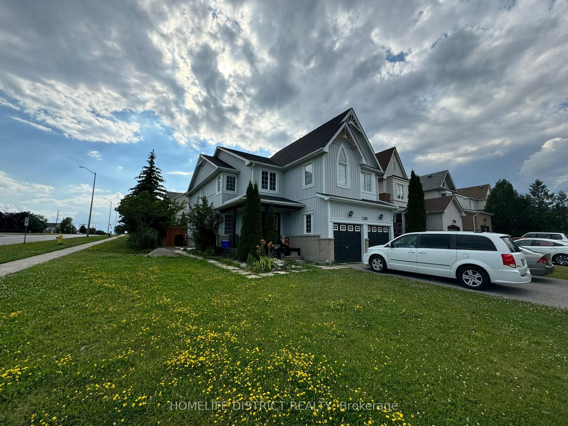 1100 Ashgrove Crescent — photo 1