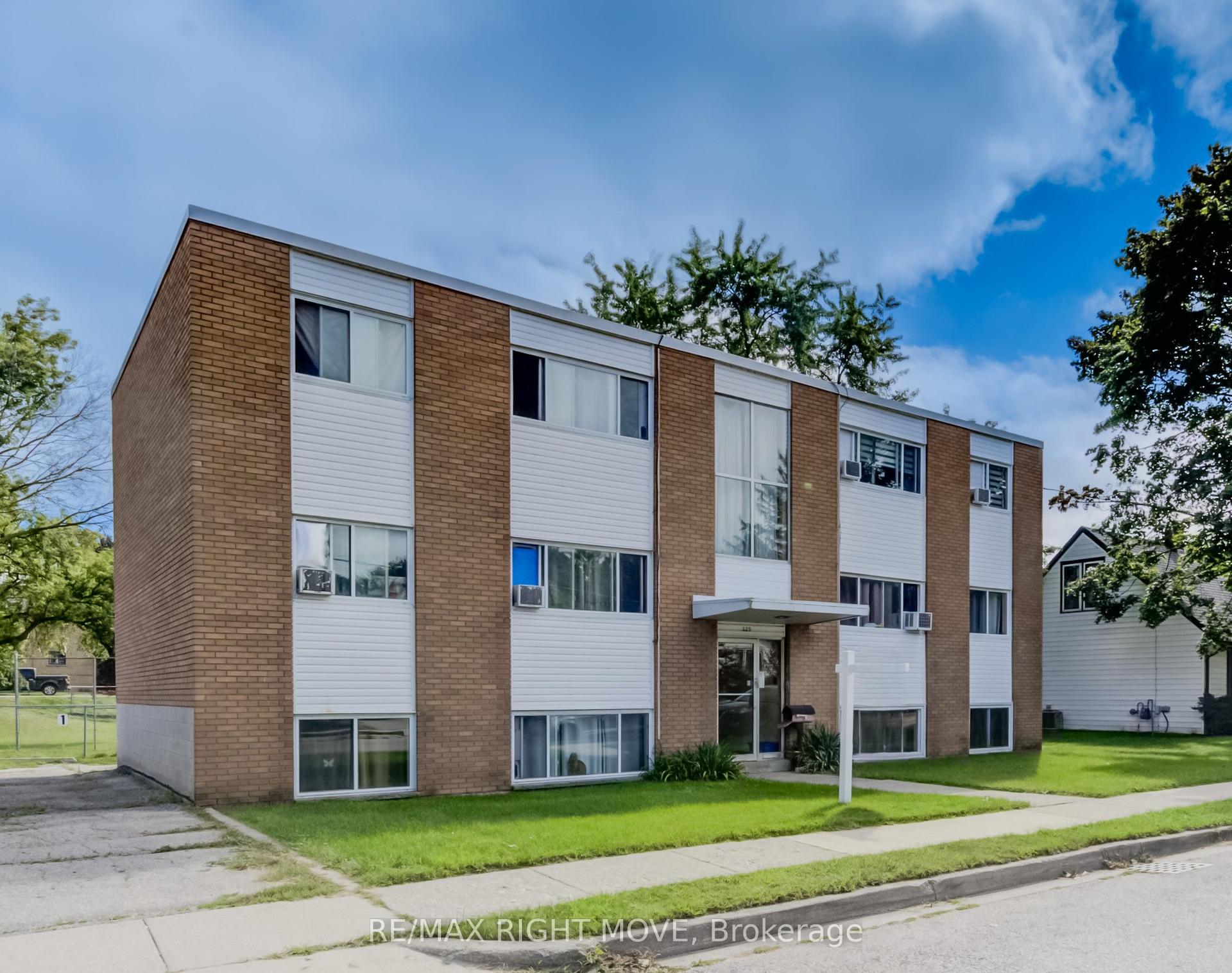 125 Schlueter Street, Cambridge — Multiplex for sale, photo 1