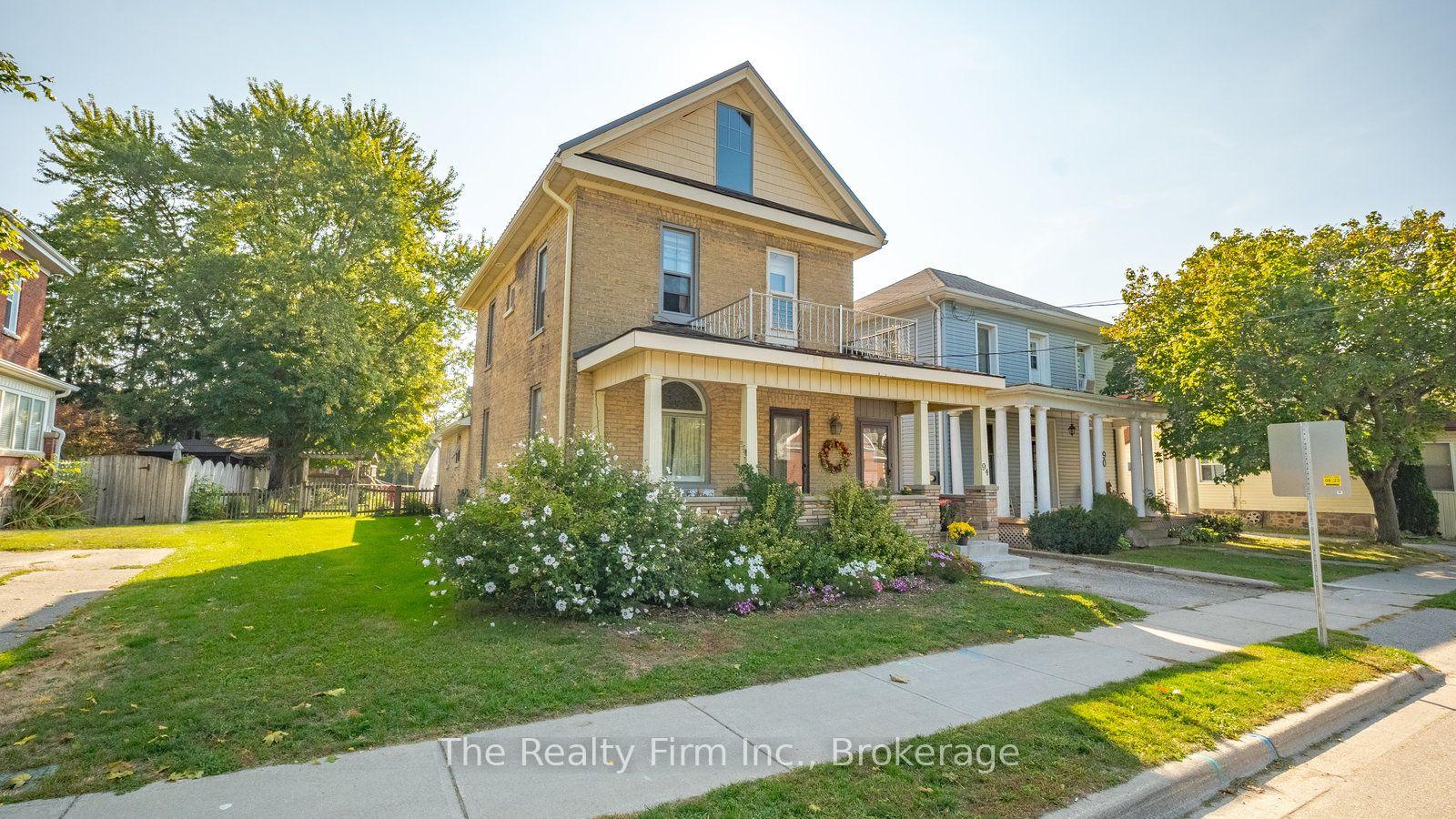 94 Woodstock Street N — photo 1