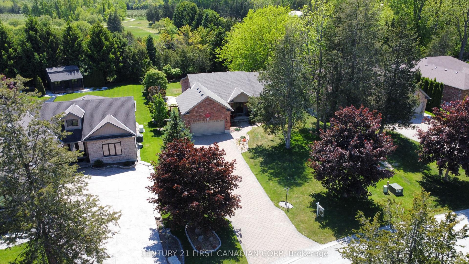 10159 Meadowlily Crescent, Lambton Shores — Detached for sale, photo 1