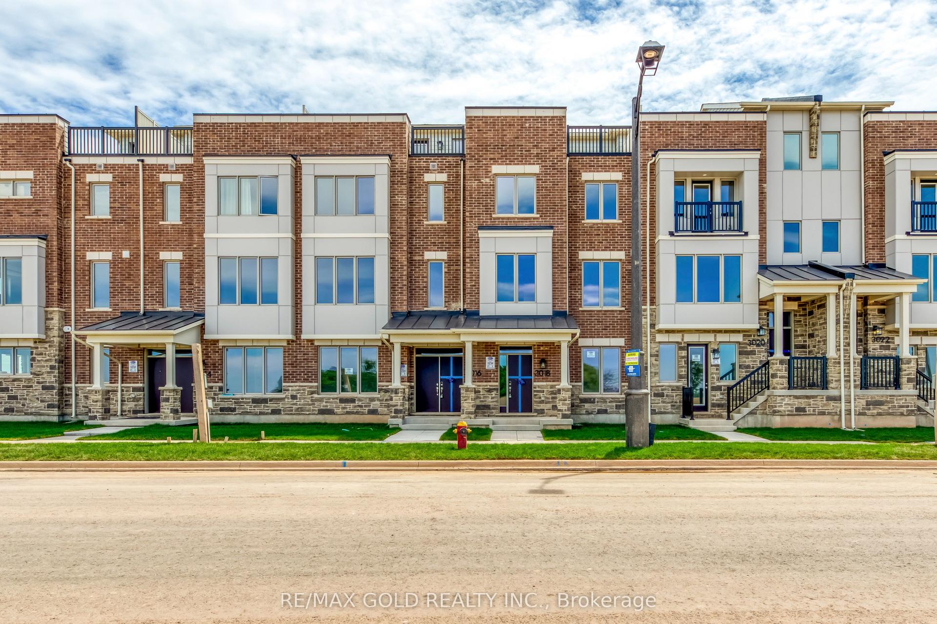 3018 John McKay Boulevard S, Oakville — Townhouse for lease, photo 1