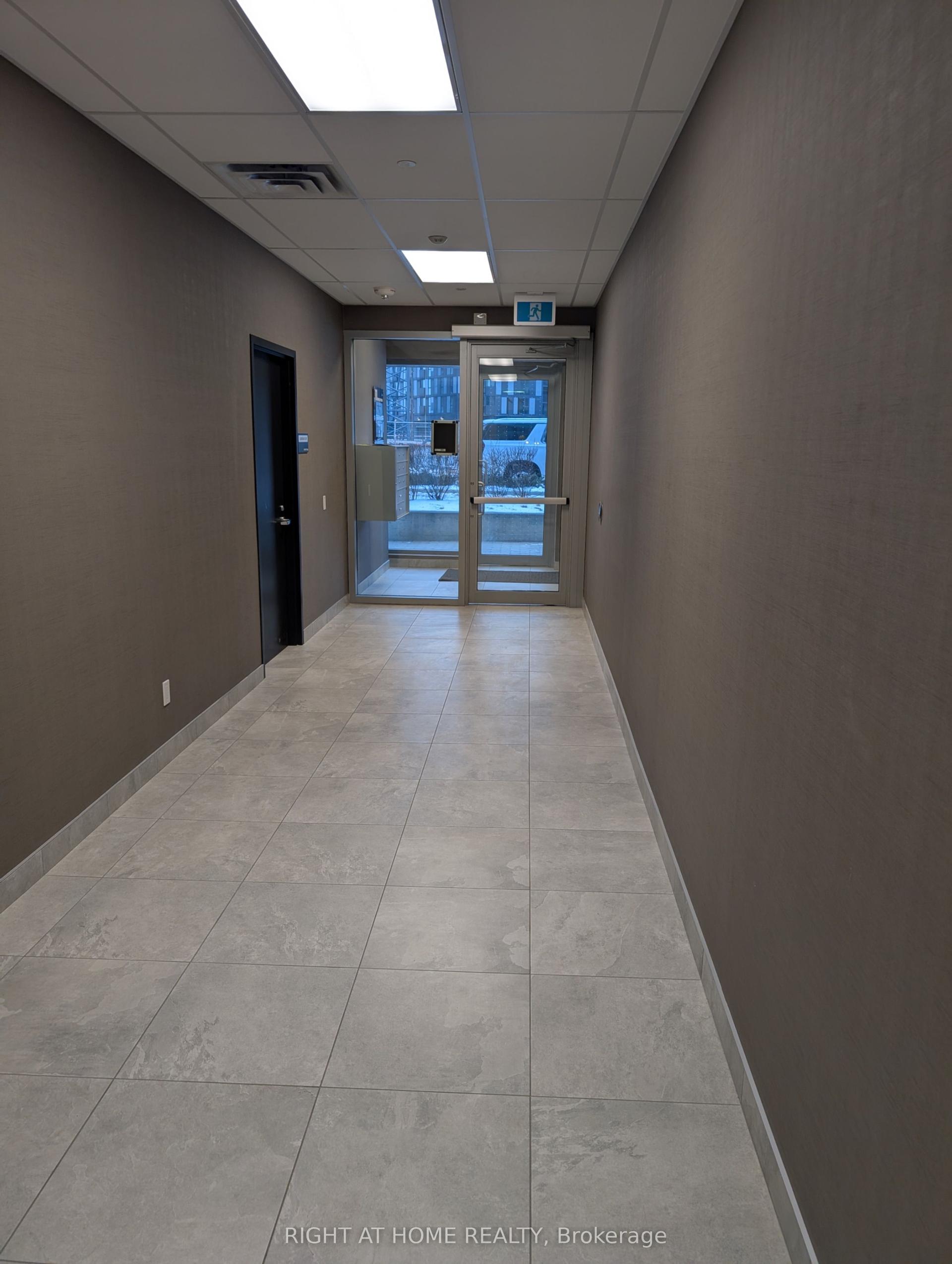 17 Tippett Road 4 #4 — photo 1