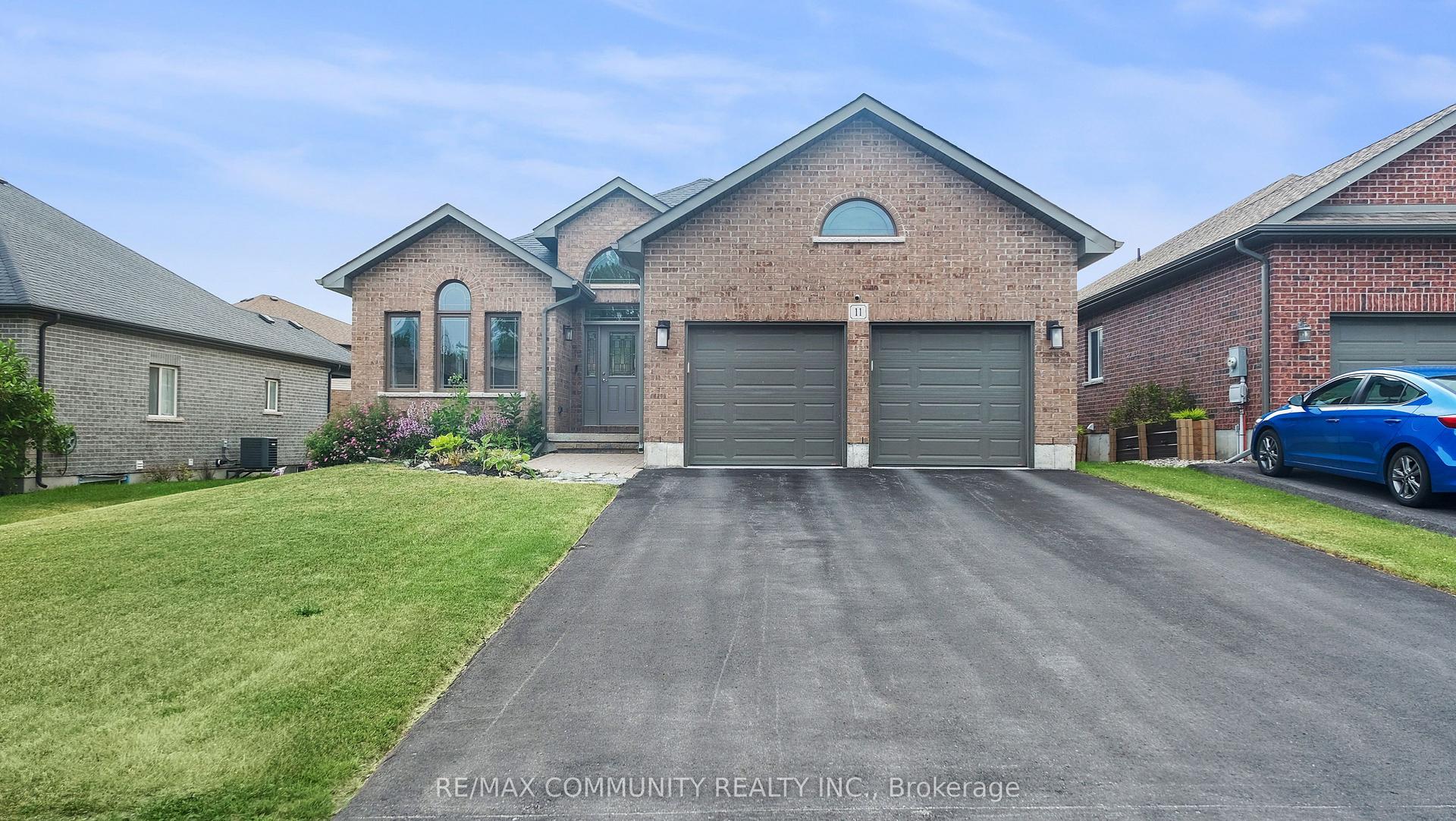 11 Stonecrest Boulevard — photo 1