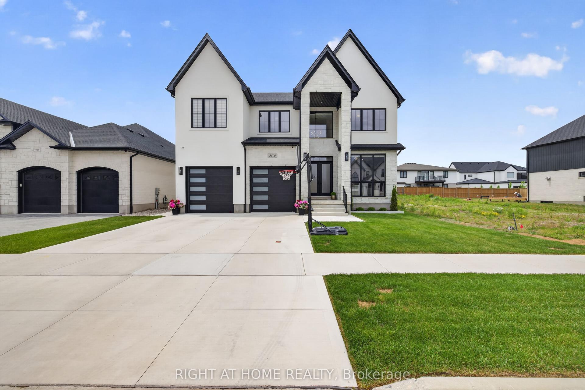 3509 Isleworth Road, London South — Detached for sale, photo 1