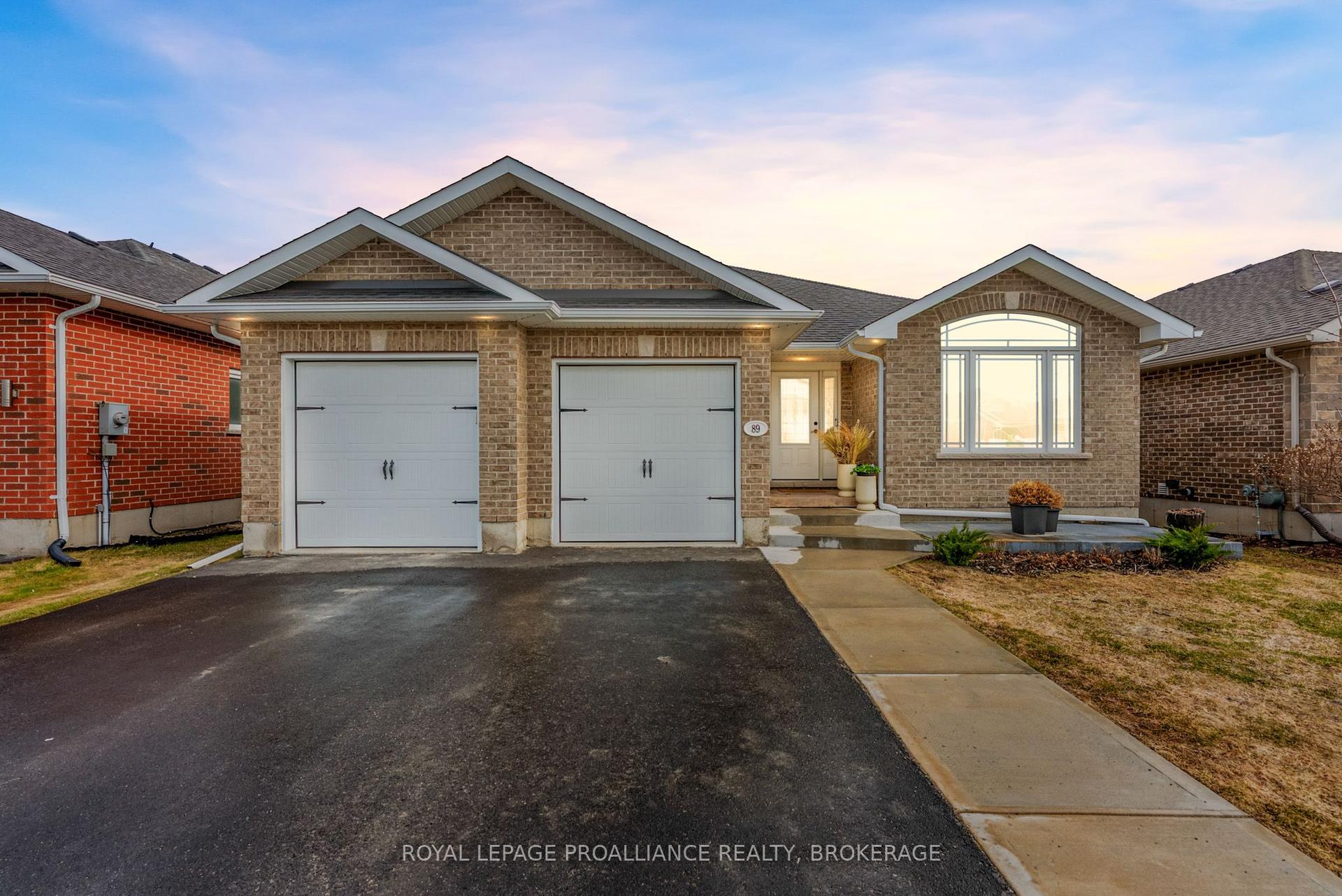 89 Hartwood Crescent — photo 1