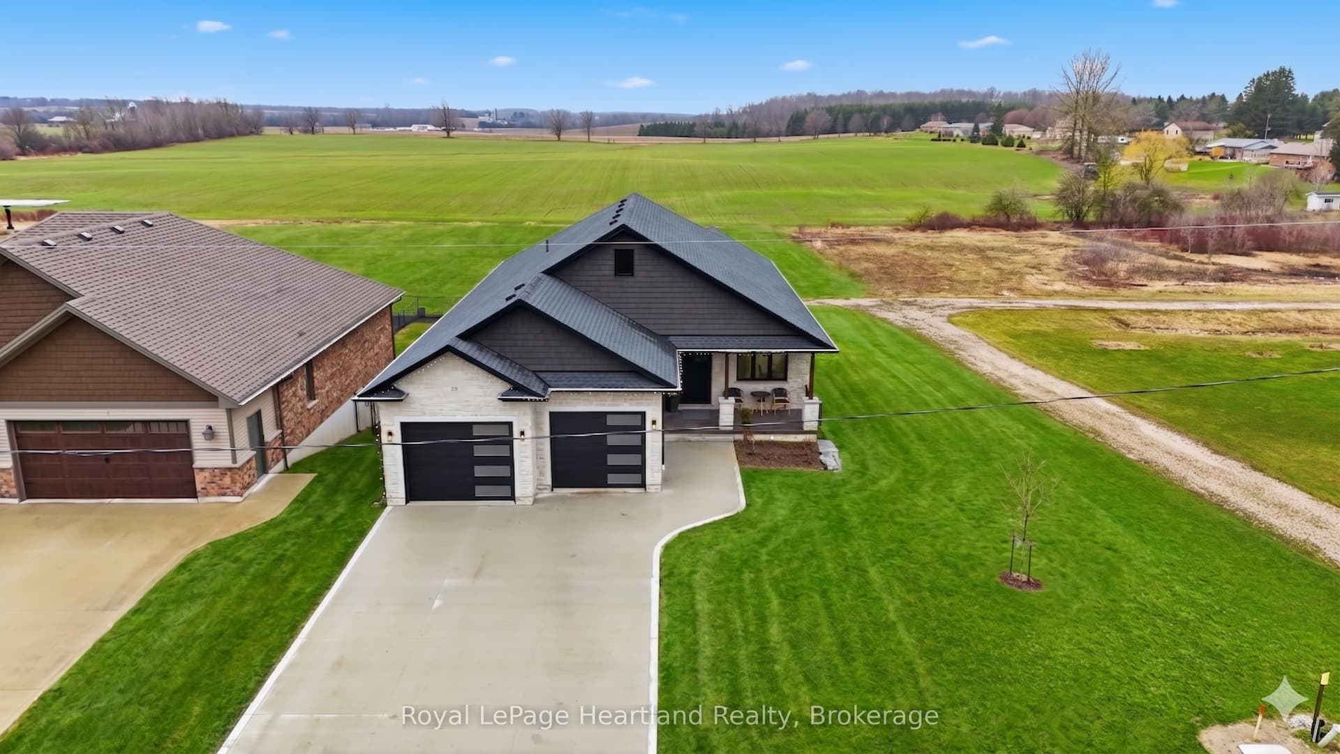 16 Minto Street S — photo 1