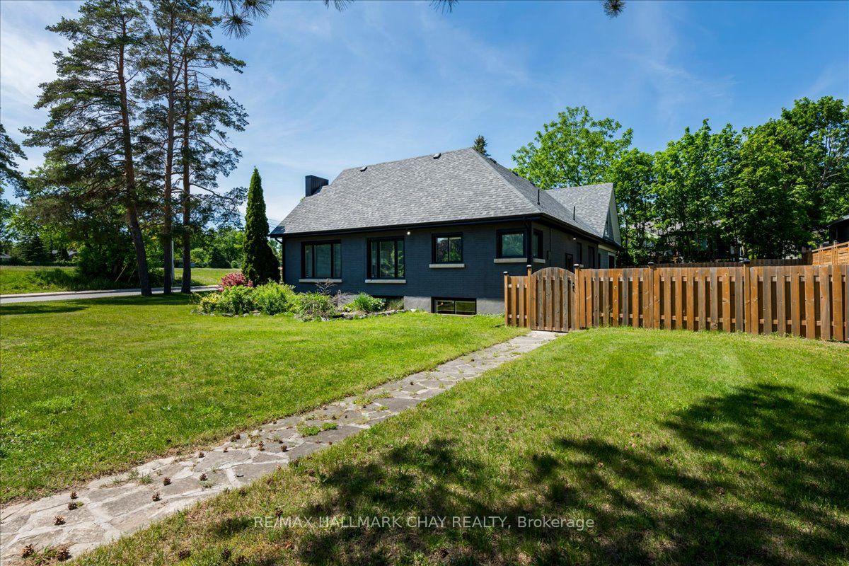 69 Rodney Street, Barrie — Detached for sale, photo 1