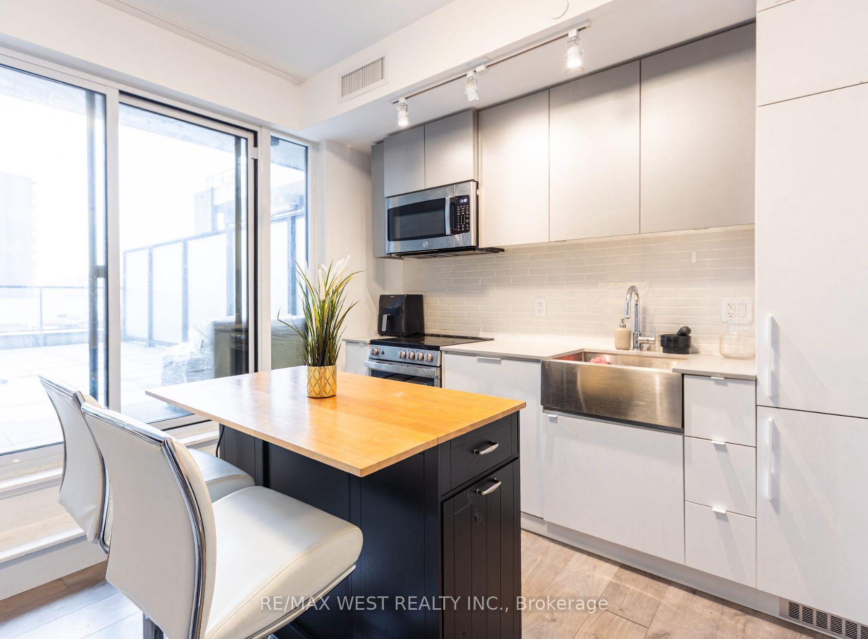 270 Dufferin Street 313 #313 — photo 1