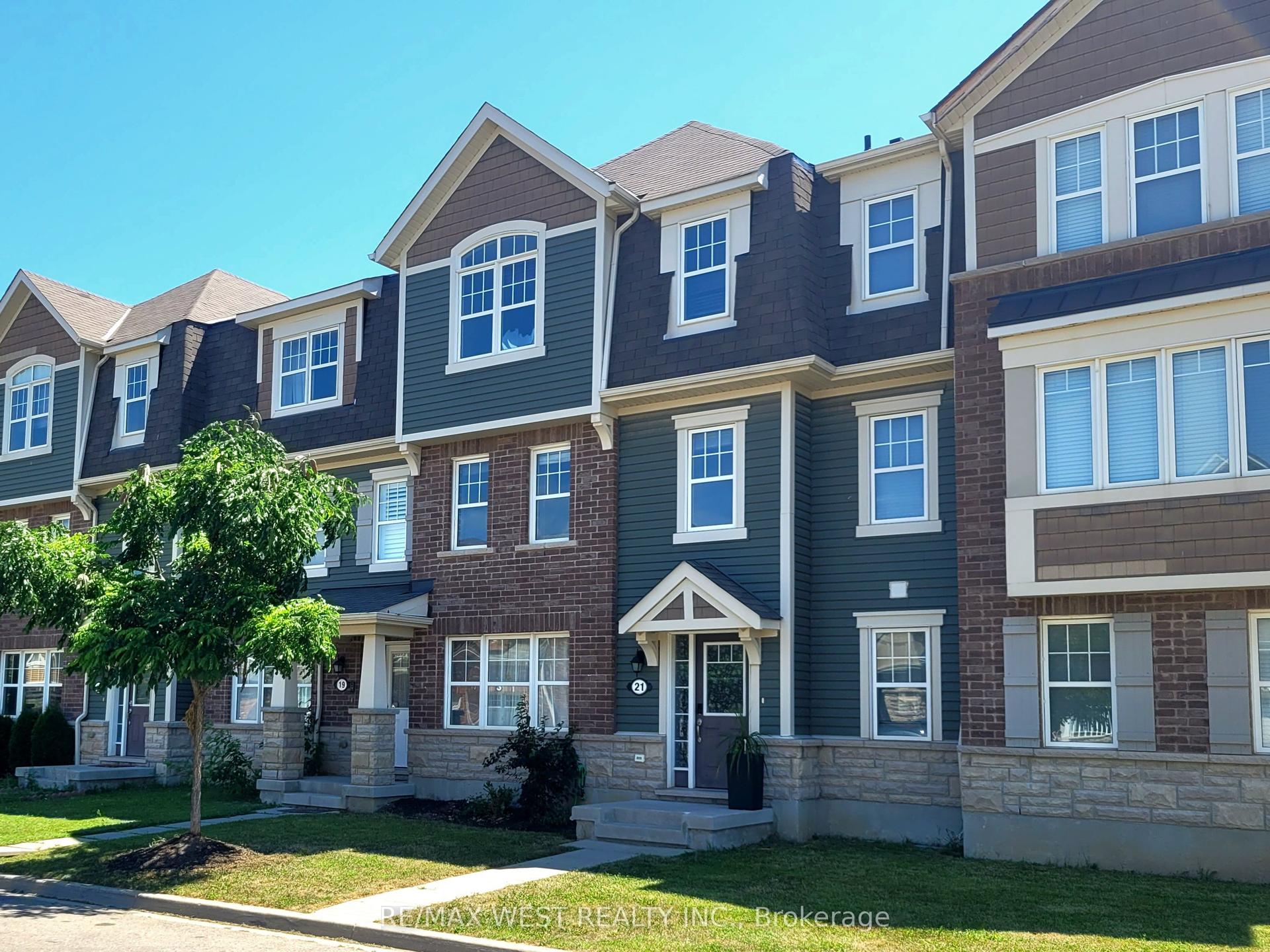 21 Billiter Road W, Brampton — Townhouse for lease, photo 1