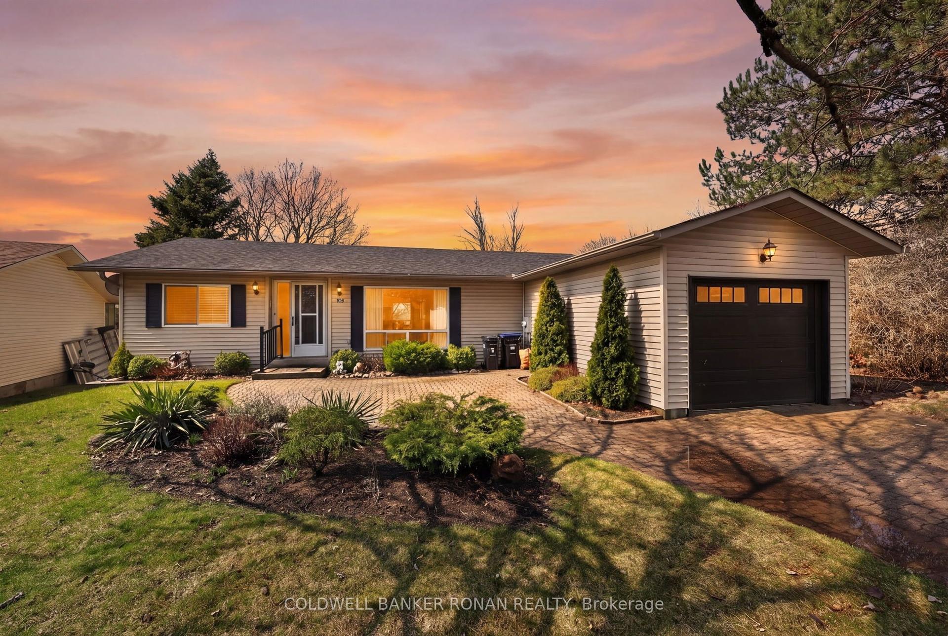 105 Tecumseth Pines Drive — photo 1