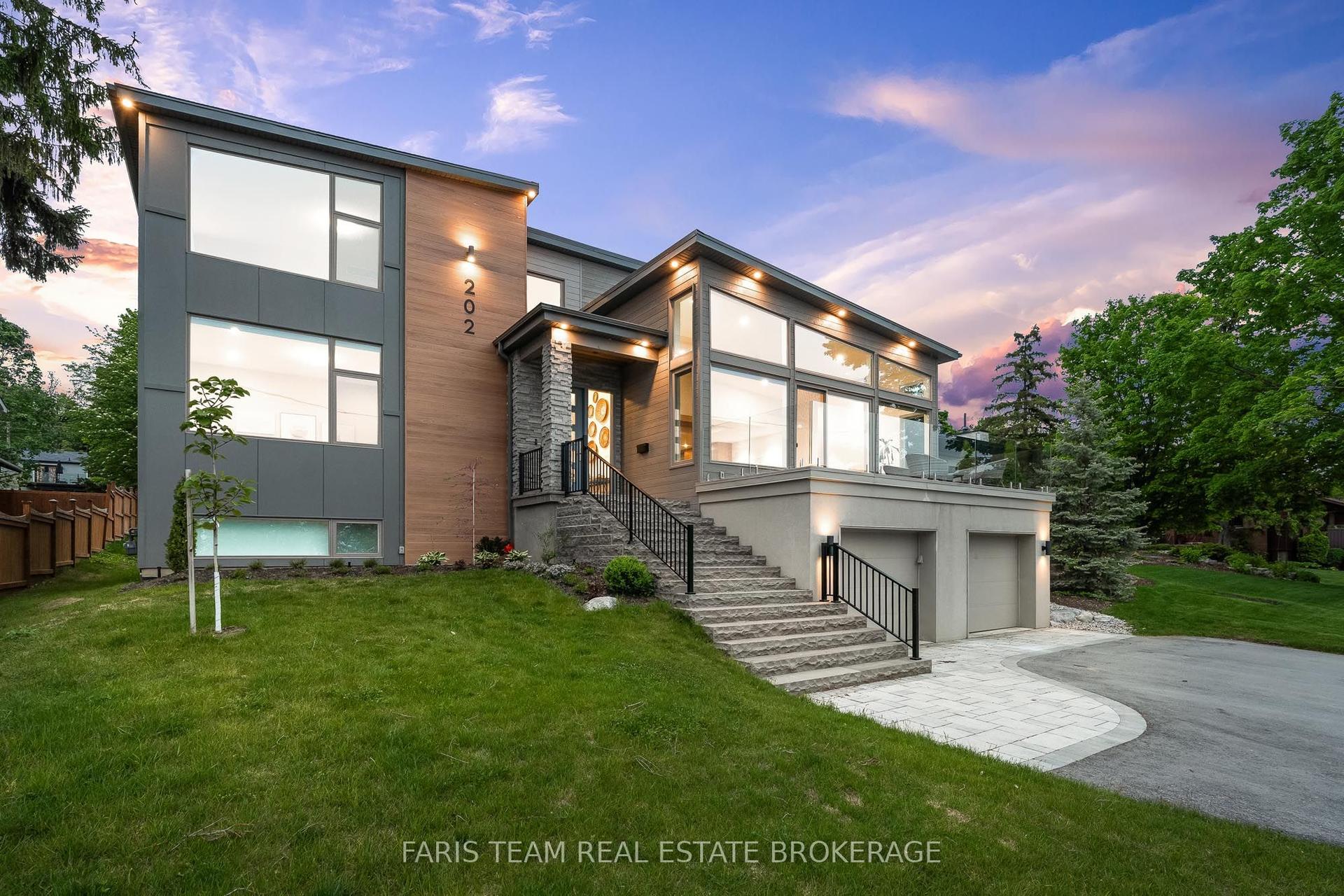 202 Kempenfelt Drive, Barrie — Detached for sale, photo 1