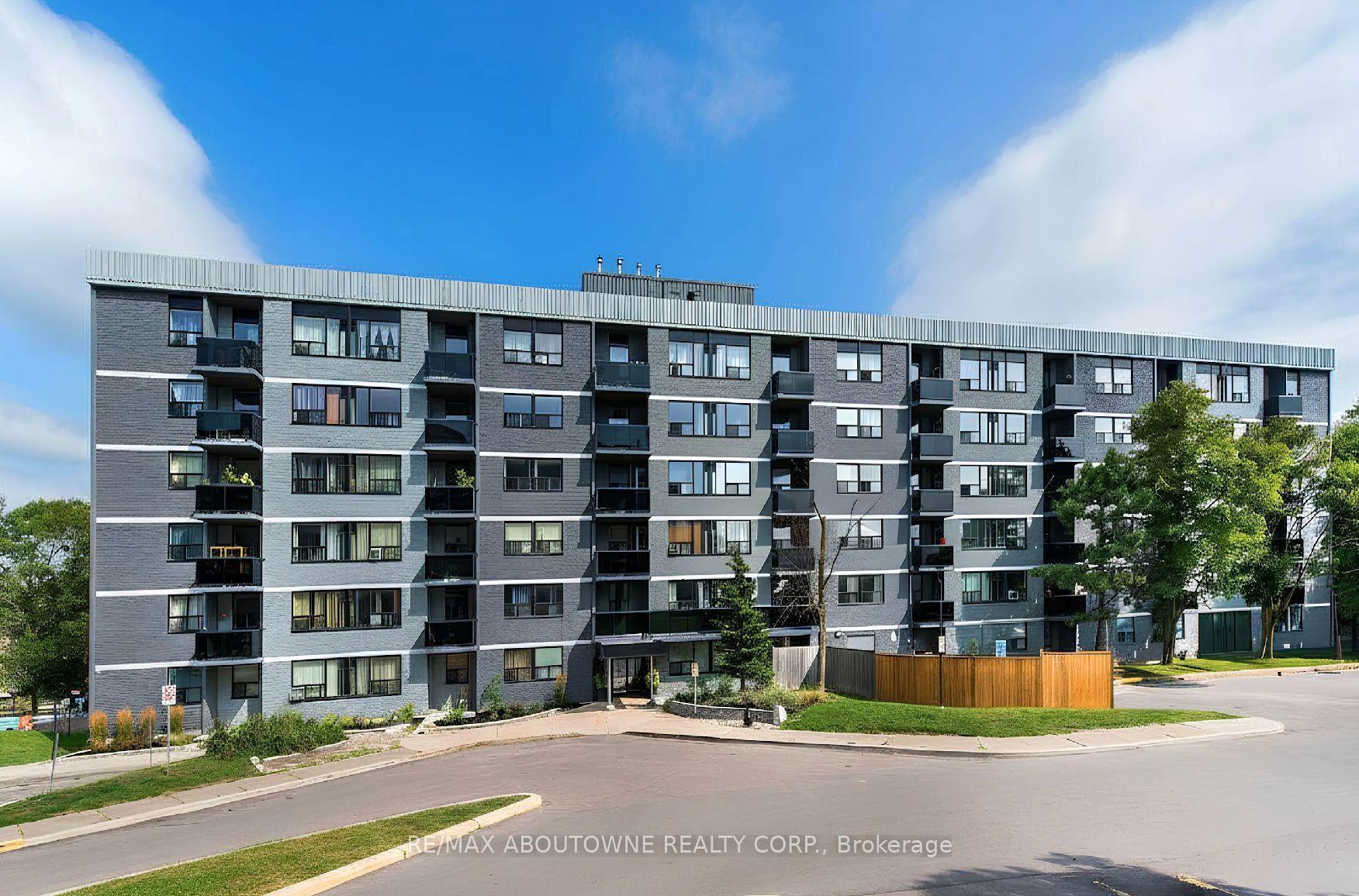 145 Wellington Street W 202 #202, Aurora — Condo for lease, photo 1