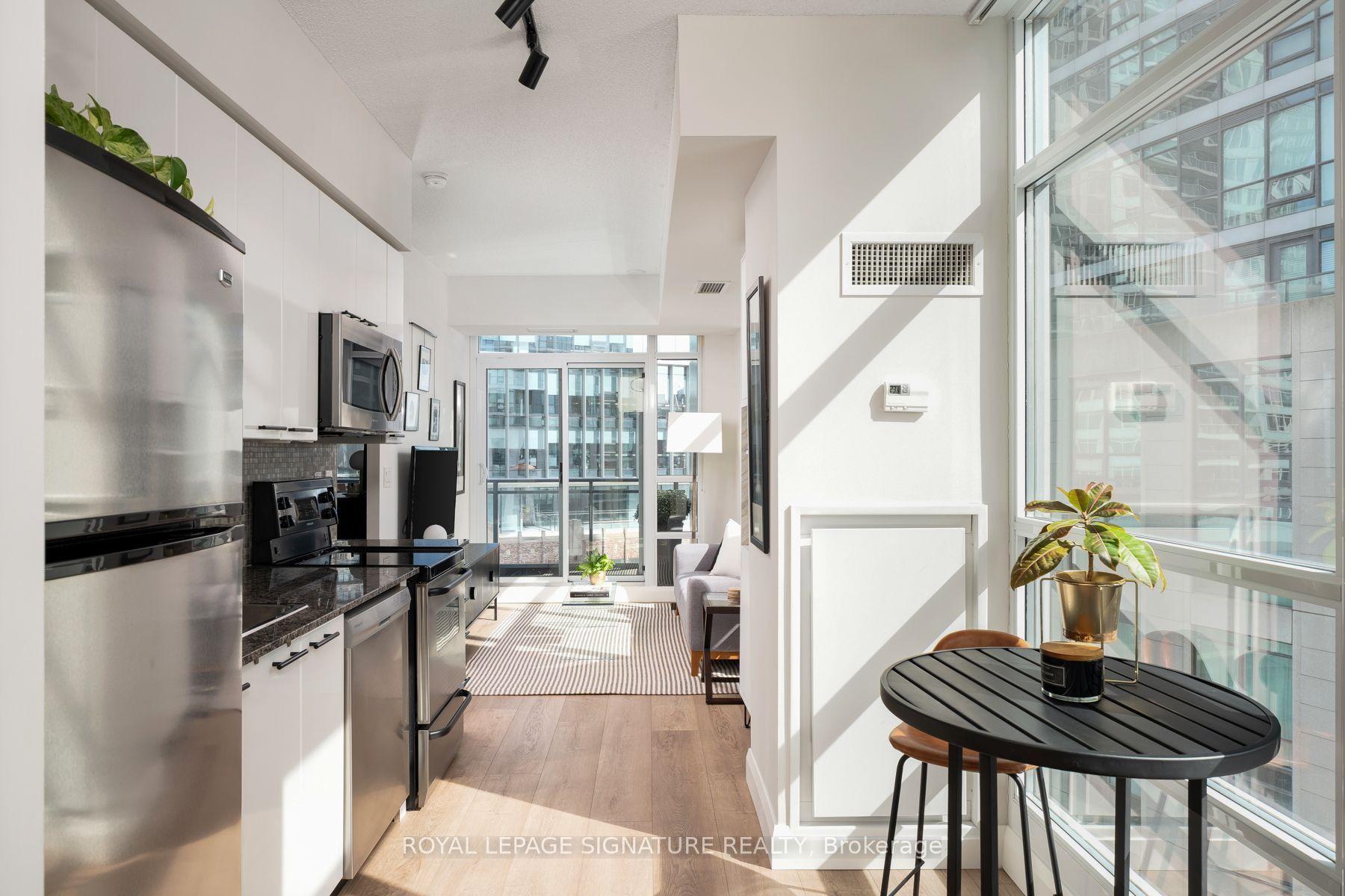 15 Bruyeres Mews 804 #804, Toronto — Condo for sale, photo 1