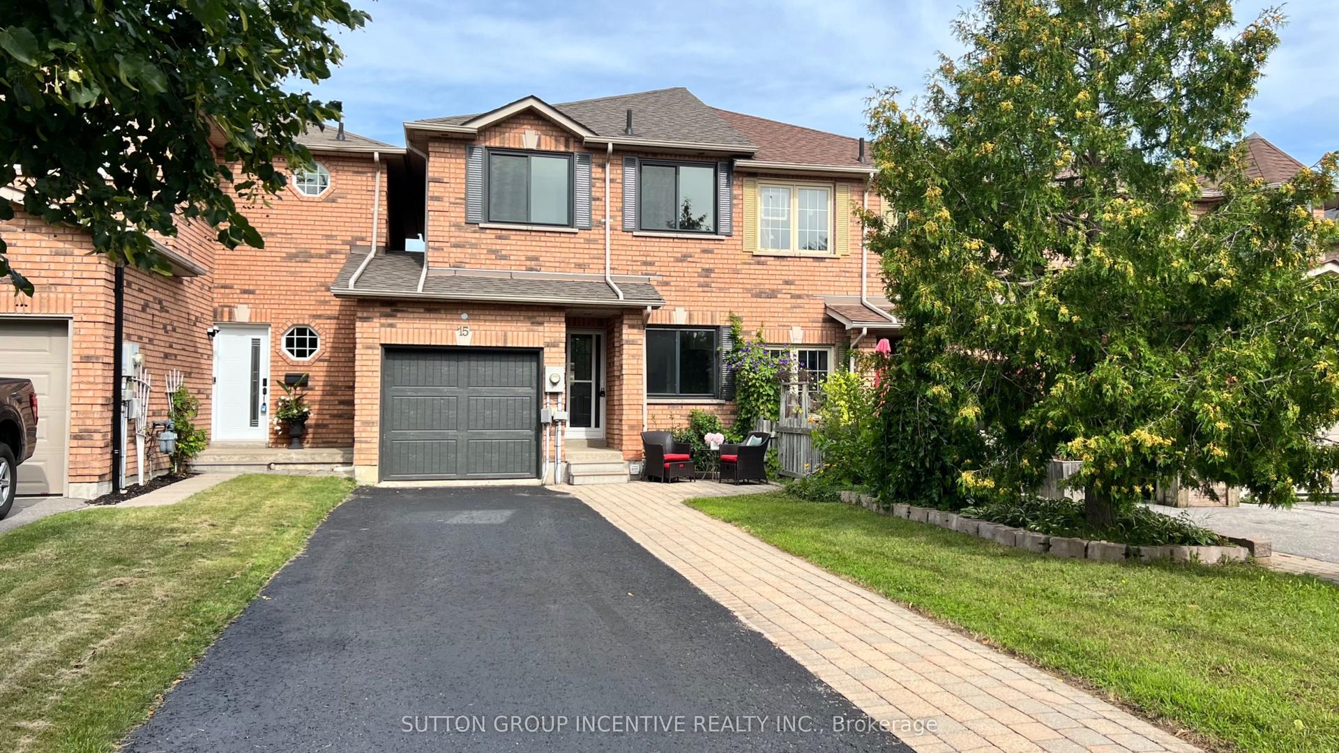 15 Bruce Crescent, Barrie — Townhouse for sale, photo 1