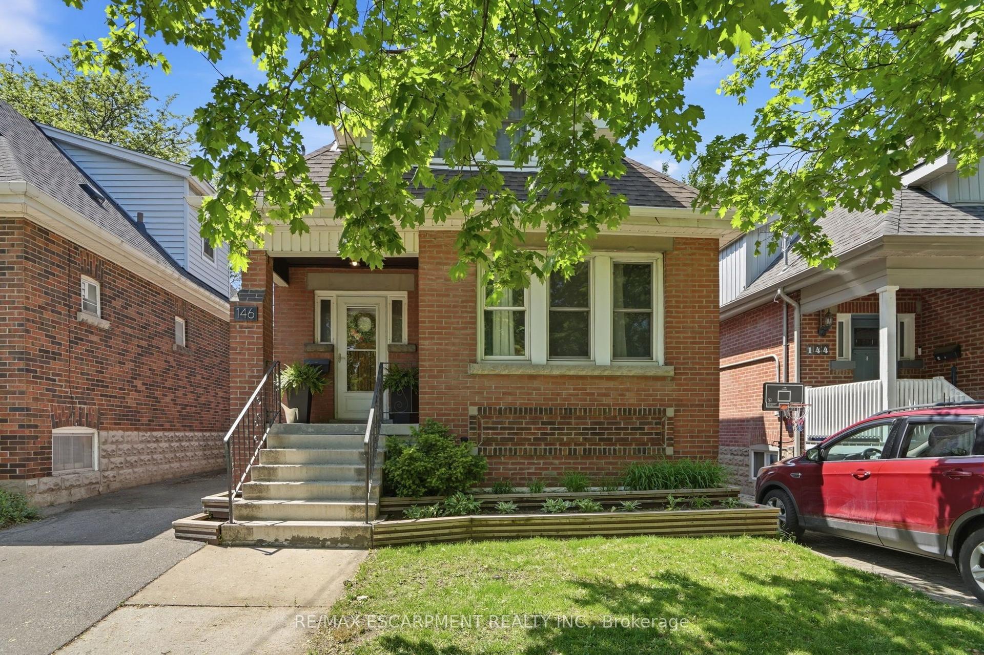 146 Park Row S — photo 1