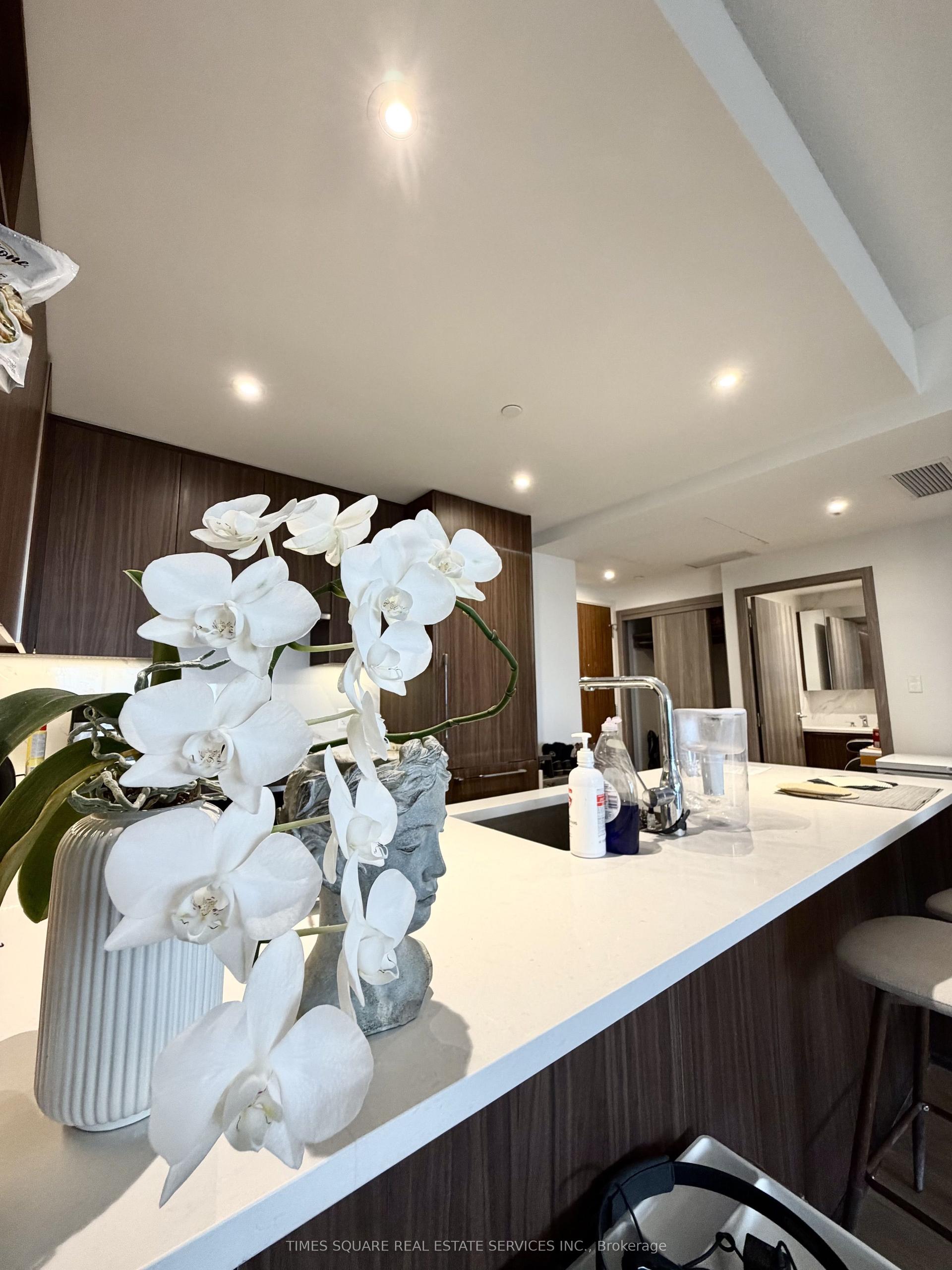 27 McMahon Drive 2203 #2203 — photo 1