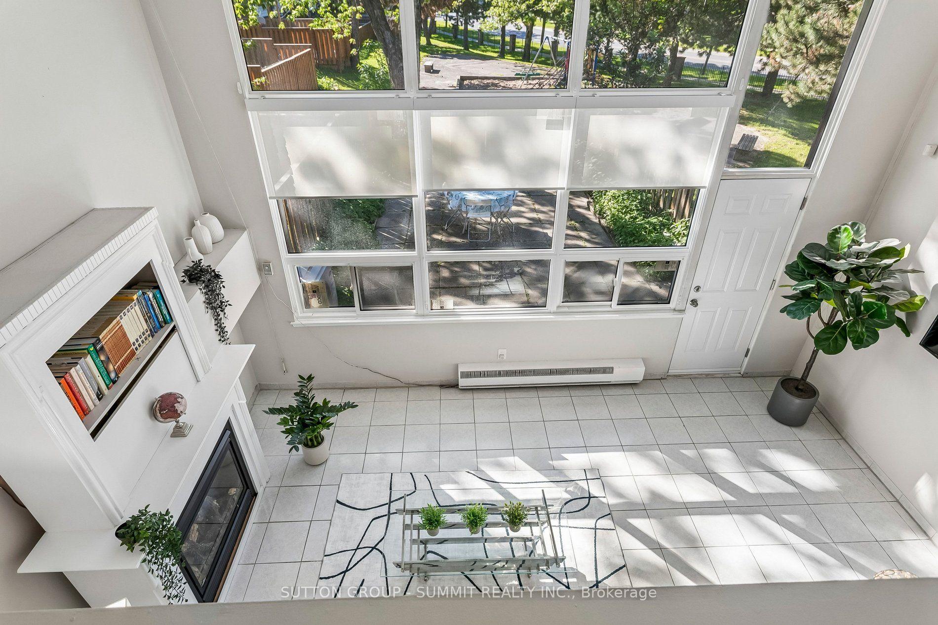 180 MISSISSAUGA VALLEY Boulevard 211 #211 — photo 1