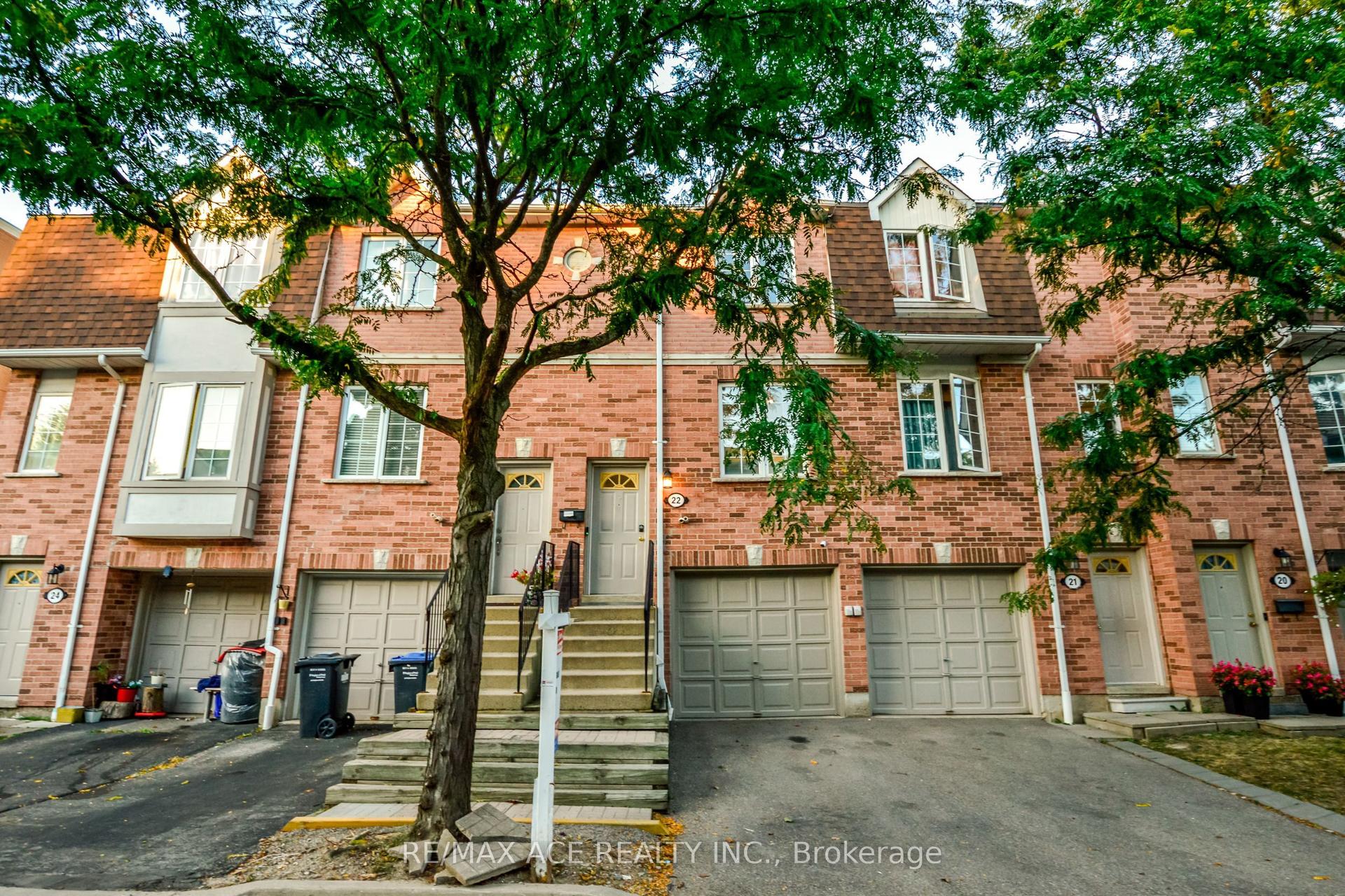 1525 South Parade Court 22 #22, Mississauga — Condo Town for sale, photo 1