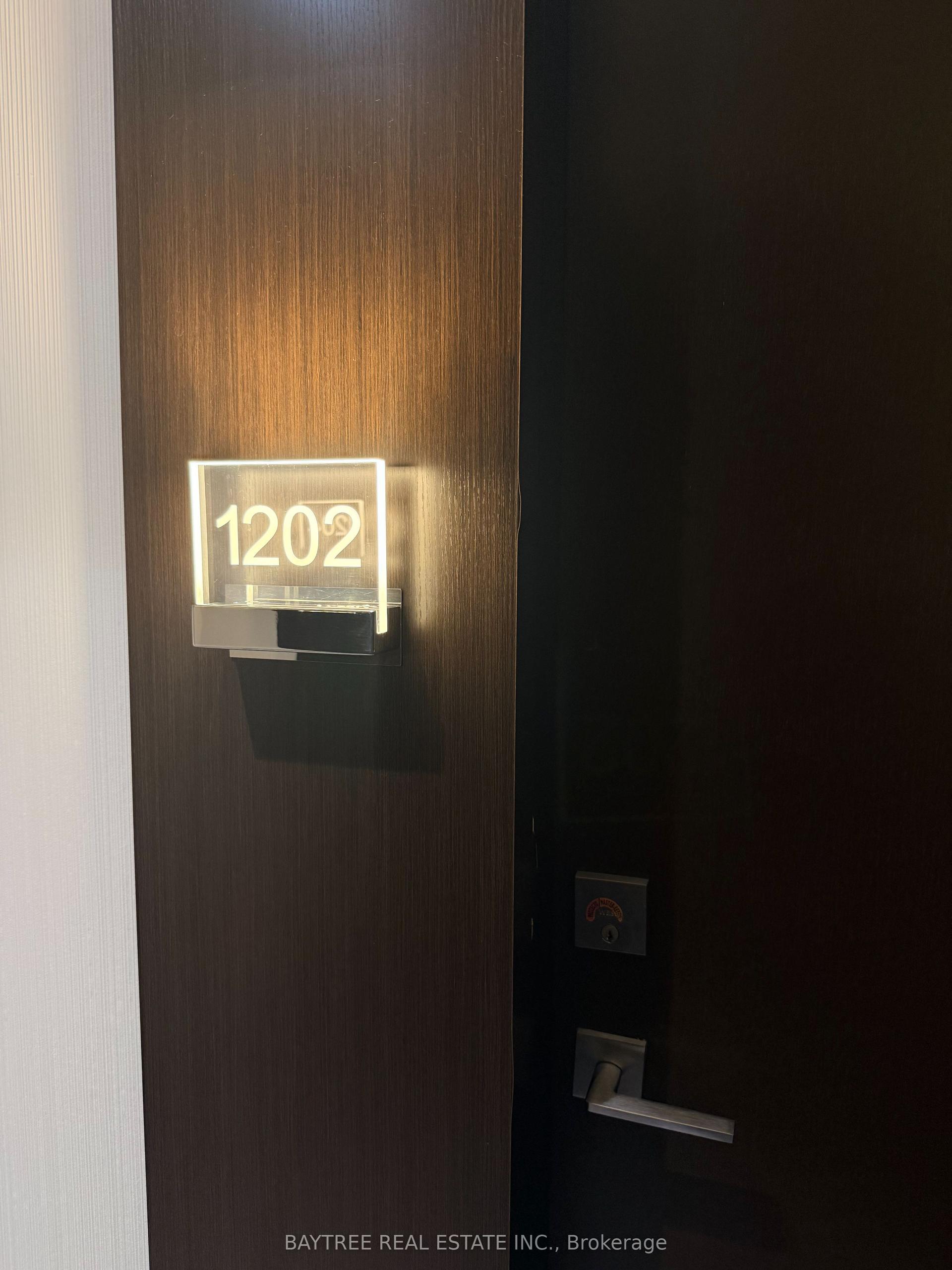 2221 Yonge Street 1202 #1202, Toronto — Condo for sale, photo 1