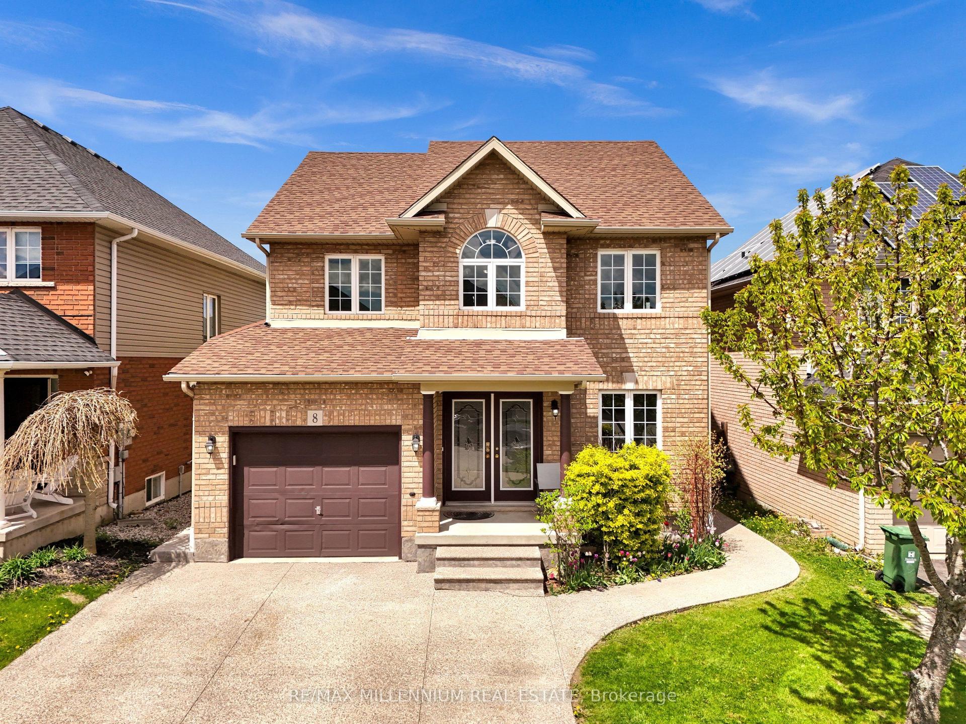 8 Bates Avenue — photo 1