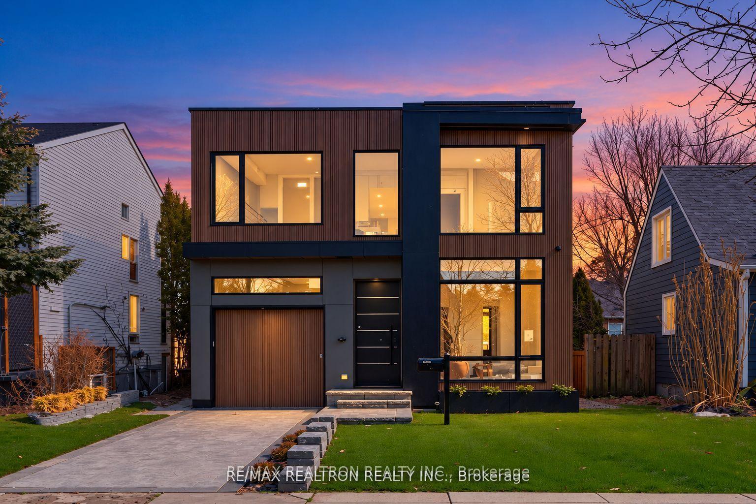 19 Topham Road, Toronto — Detached for sale, photo 1