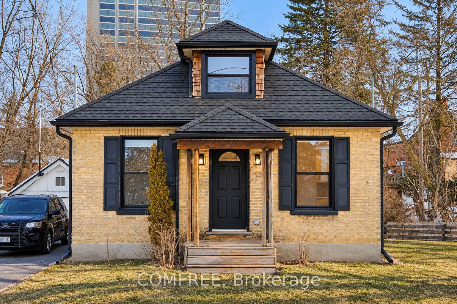 2 Esson Street, Kitchener — Detached for sale, photo 1