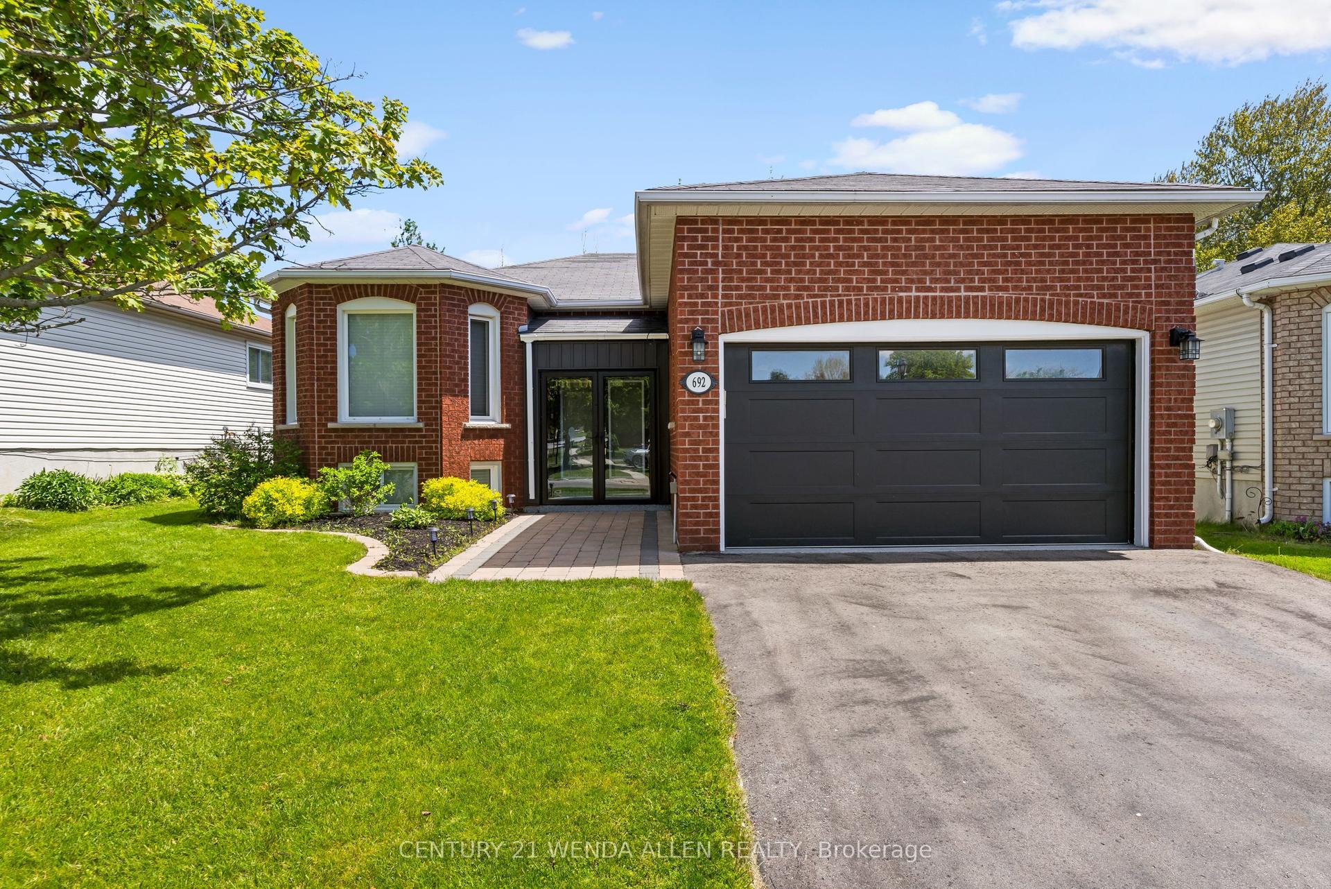 692 Ewing Street — photo 1