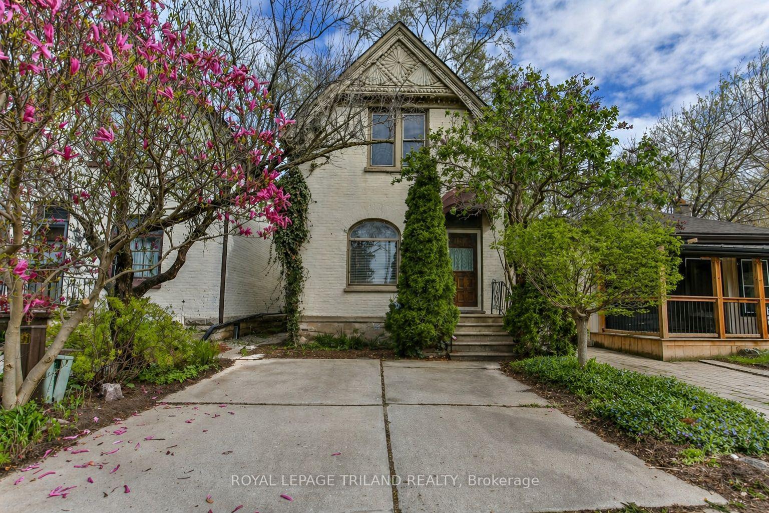 38 BYRON Avenue E — photo 1