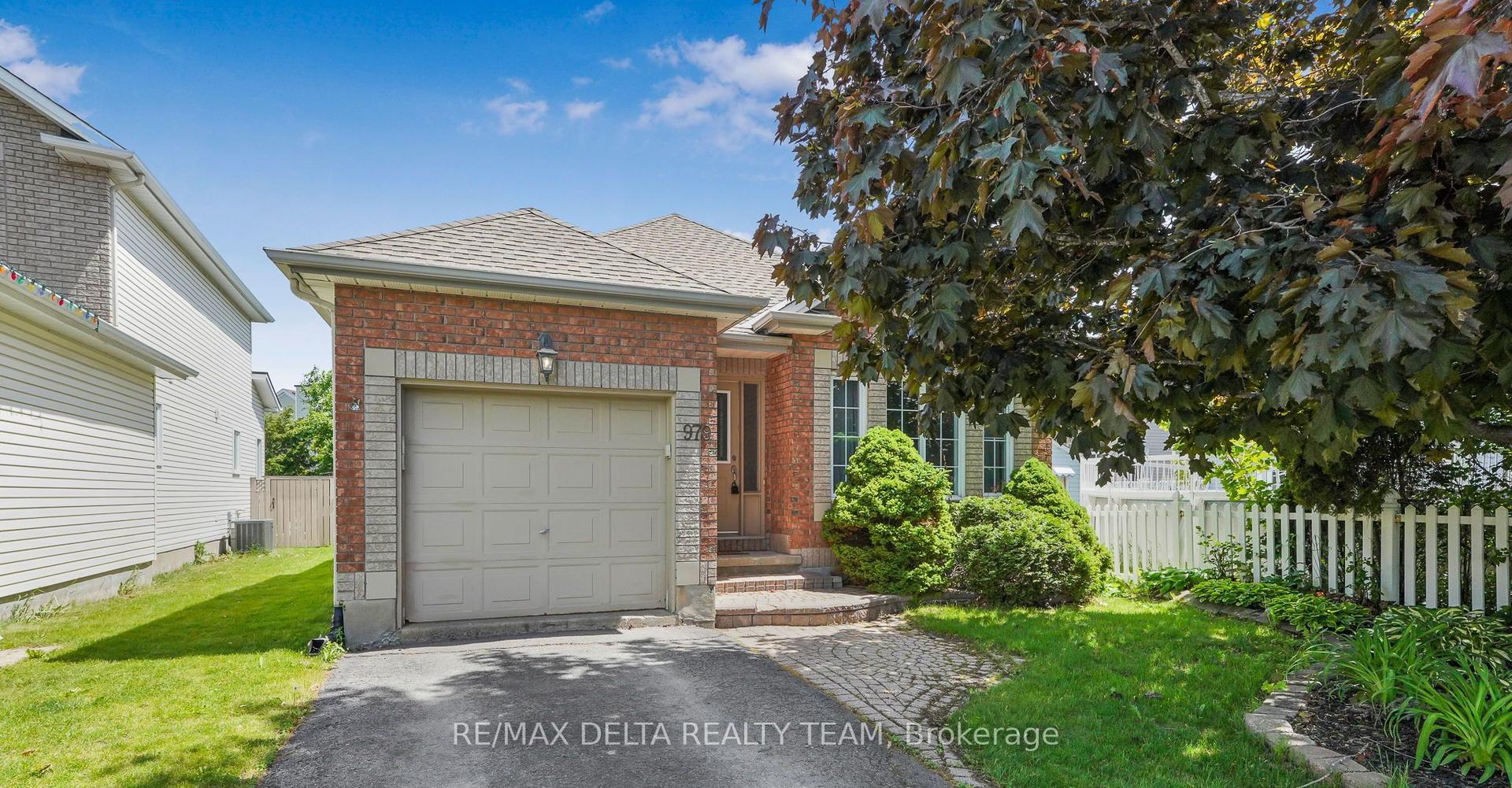 979 COMO Crescent — photo 1