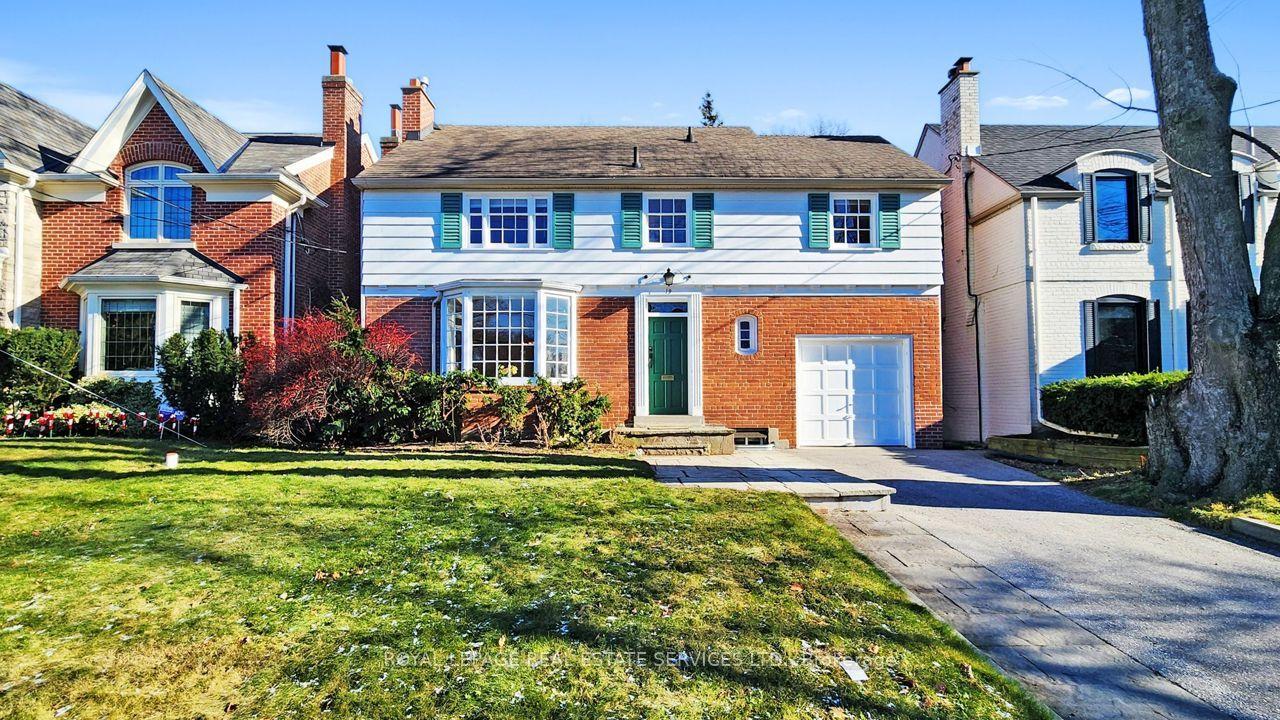 19 Strathgowan Crescent — photo 1