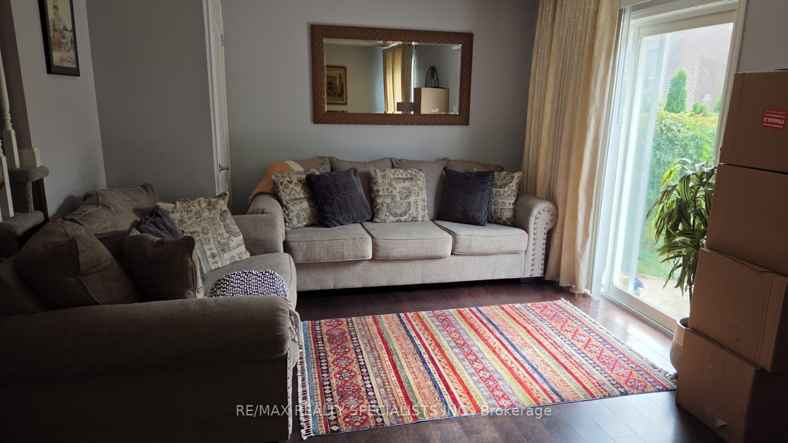 710 Thompson Road, Milton — Semi-Detached for lease, photo 1