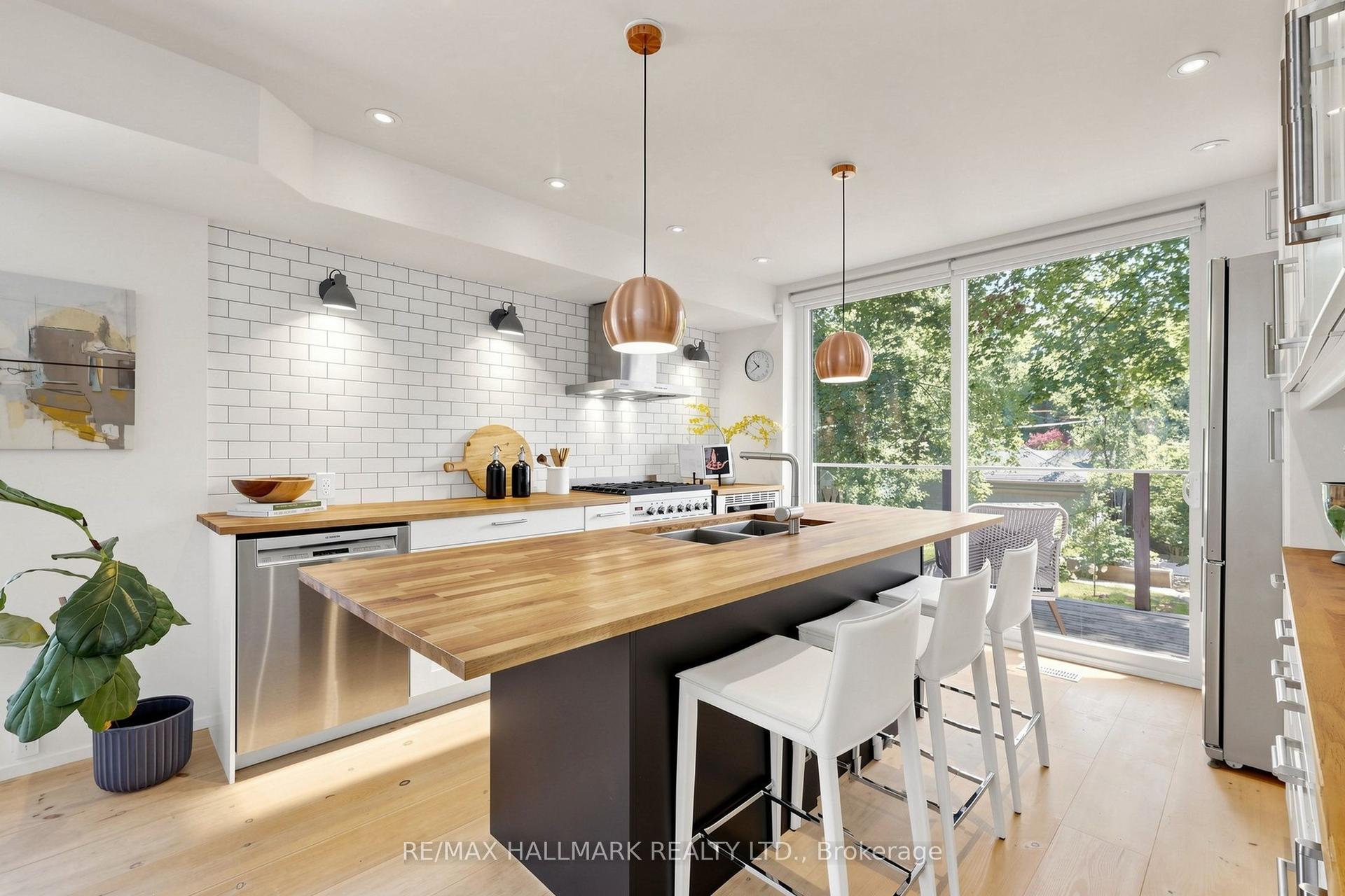 17 Ingham Avenue, Toronto — Semi-Detached for sale, photo 1