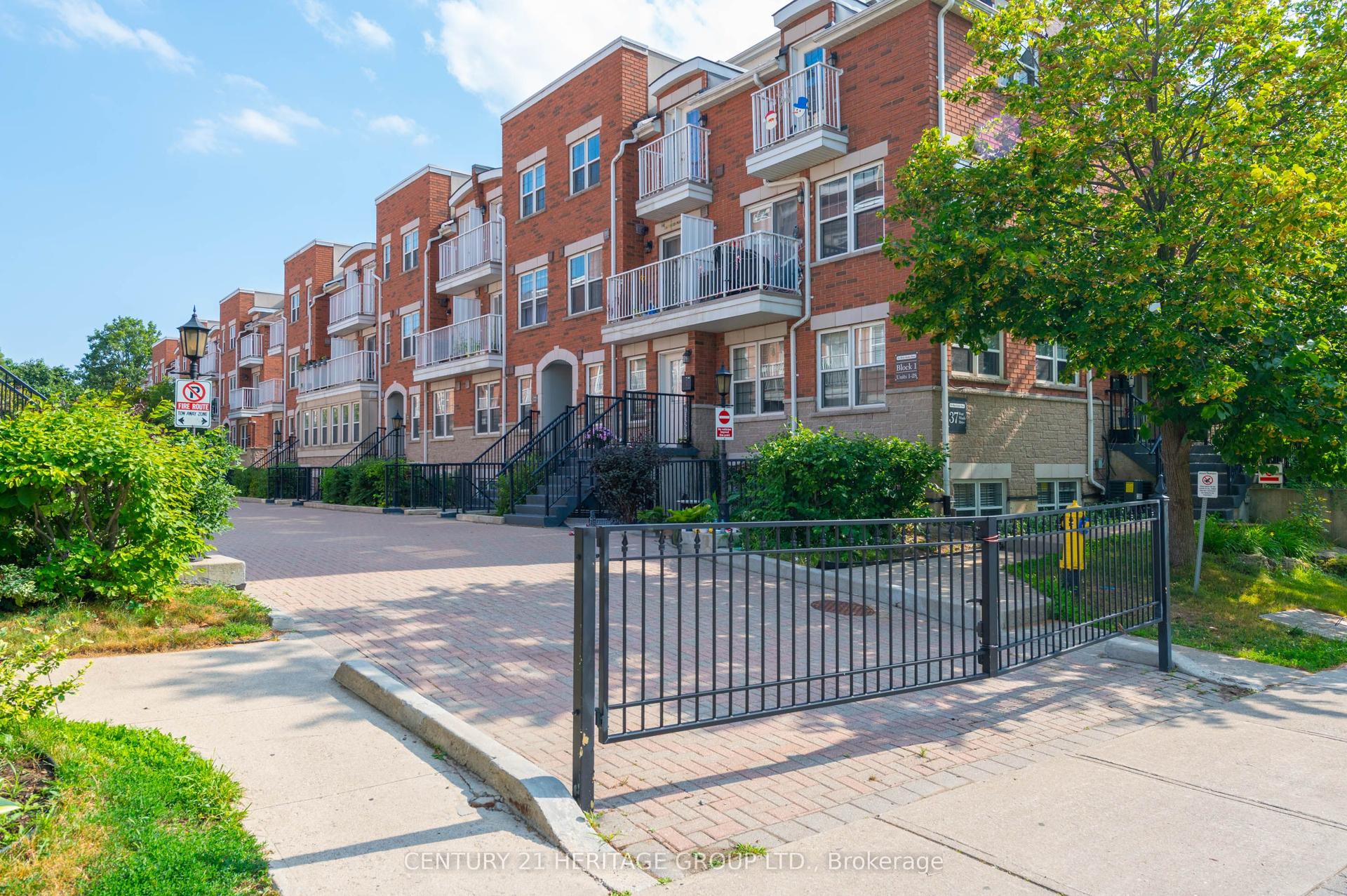 37 Four Winds Drive 24 #24, Toronto — Condo Town for sale, photo 1
