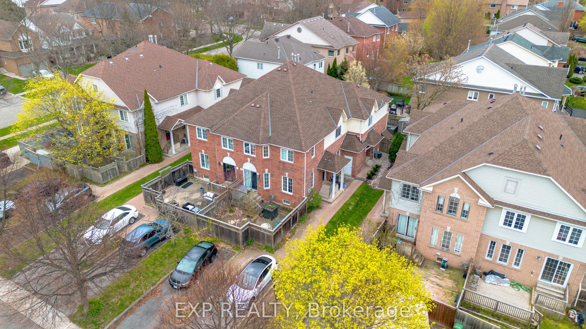 112 Laurendale Avenue — photo 1