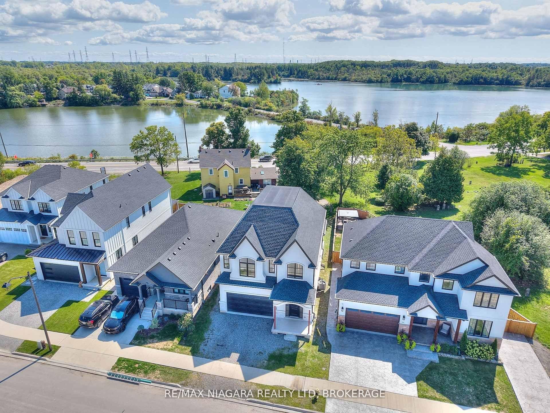21 Ivy Crescent — photo 1