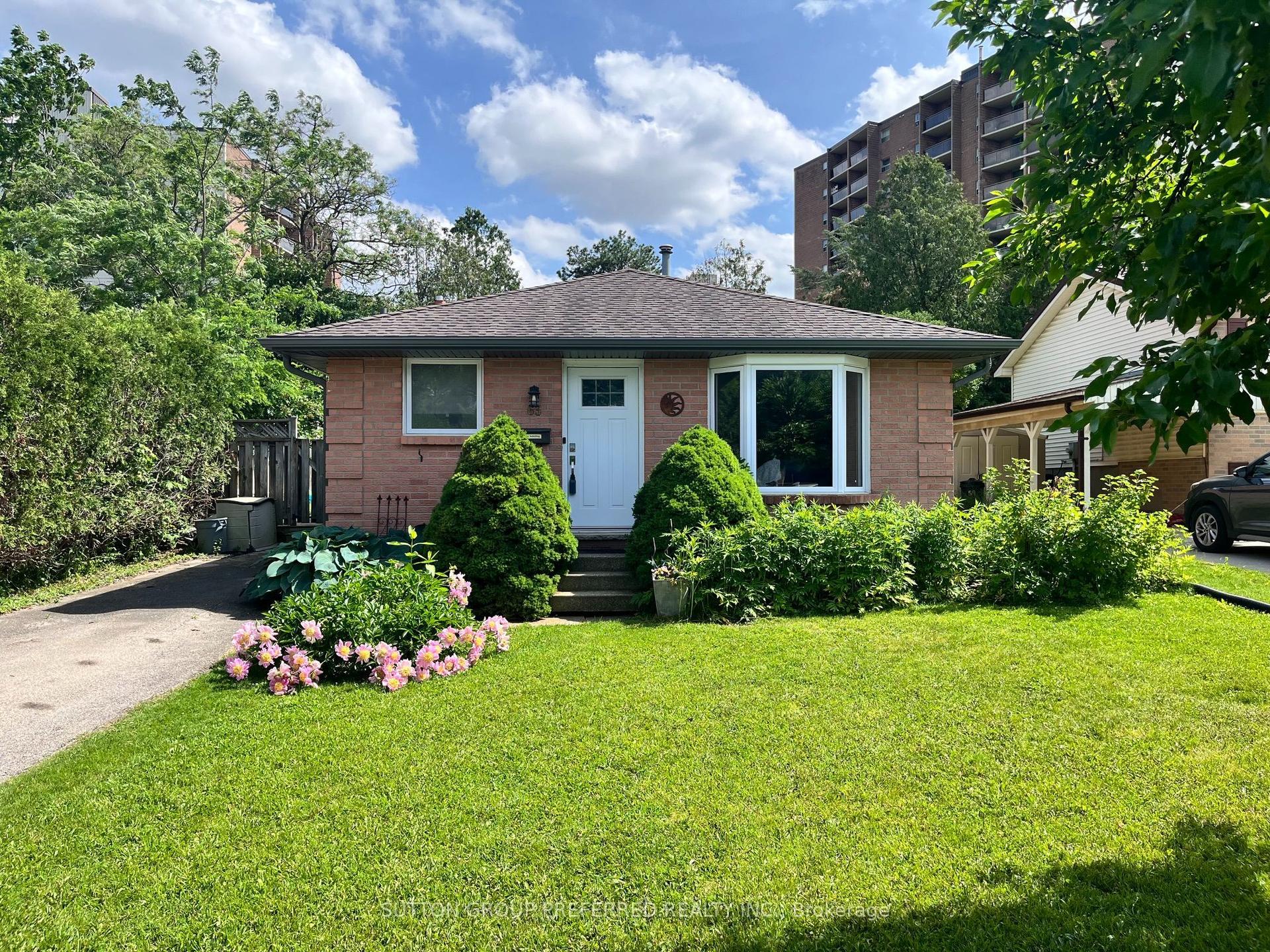 63 Dundee Court — photo 1