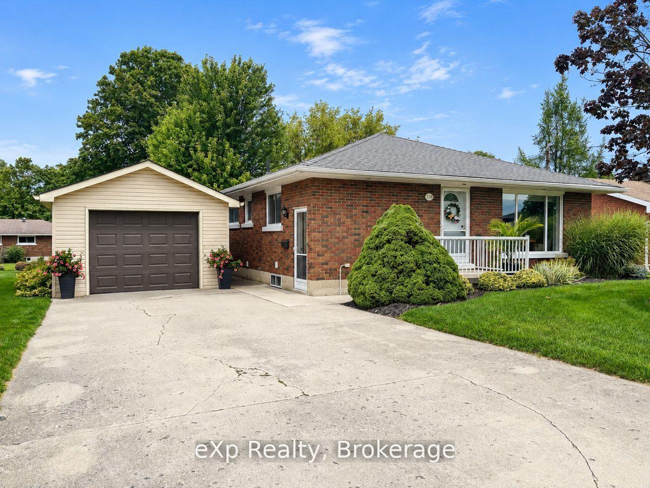 110 Brown's Lane, Brockton — Detached for sale, photo 1