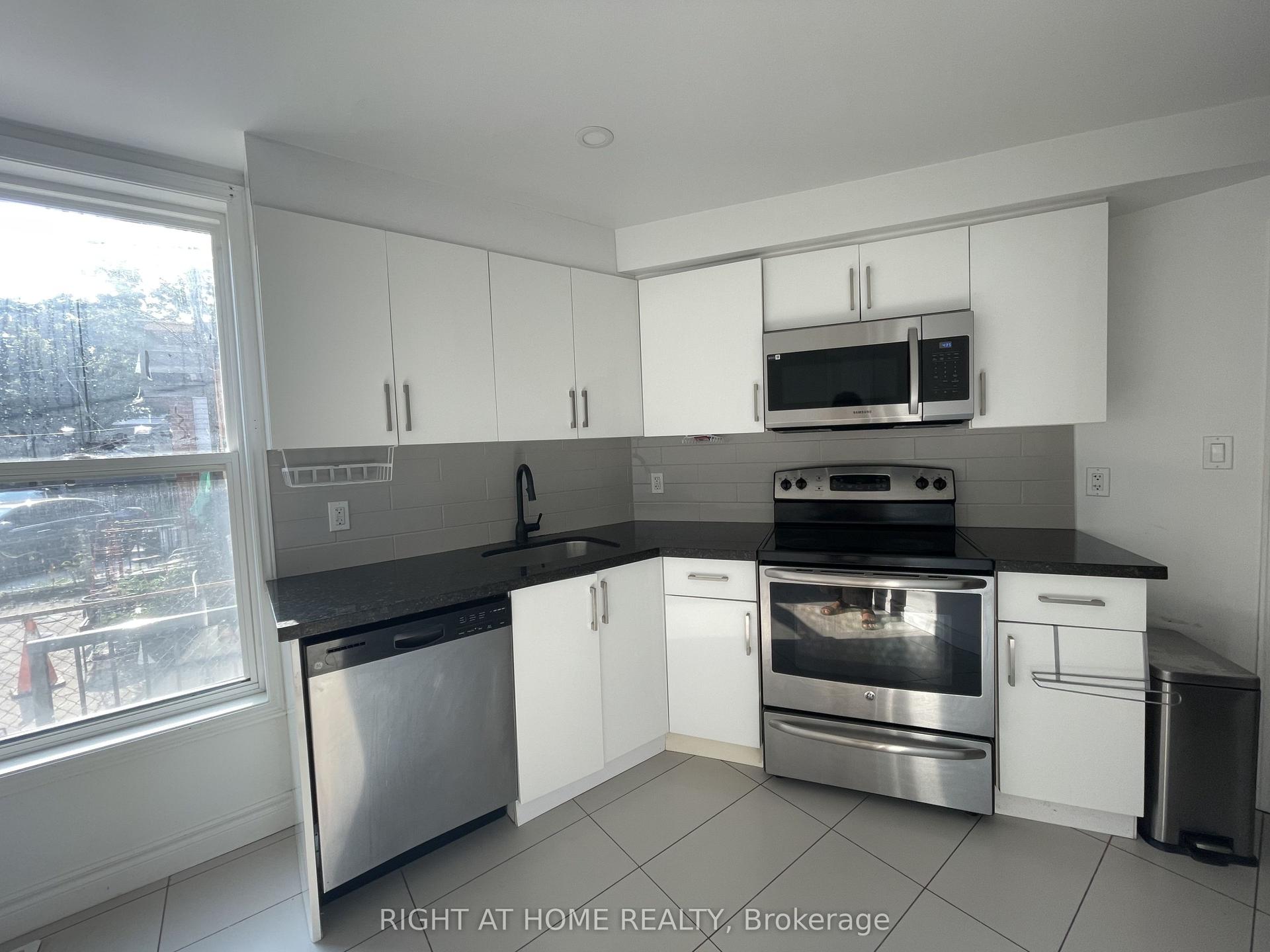 97 D'arcy Street 1 #1, Toronto — Multiplex for lease, photo 1