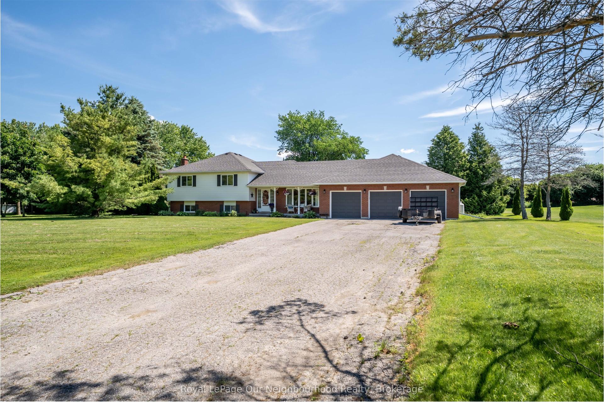 3839 Larose Crescent — photo 1
