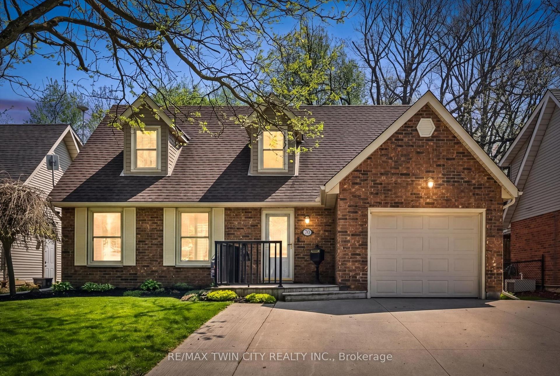 70 Peachtree Crescent — photo 1