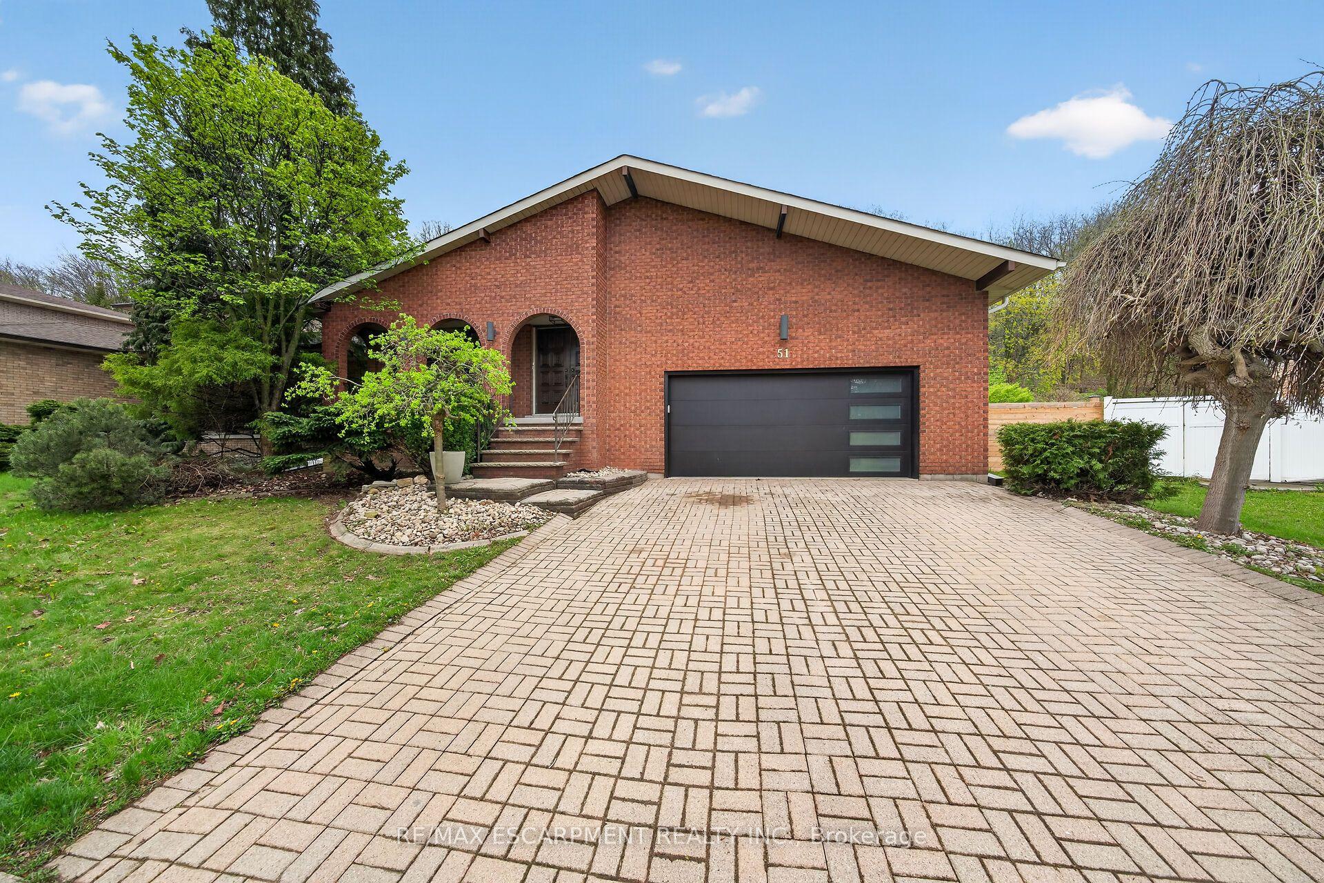 51 President Drive — photo 1