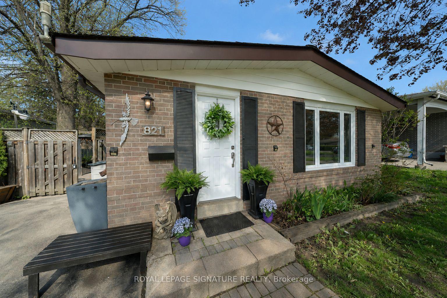 821 Krosno Boulevard — photo 1