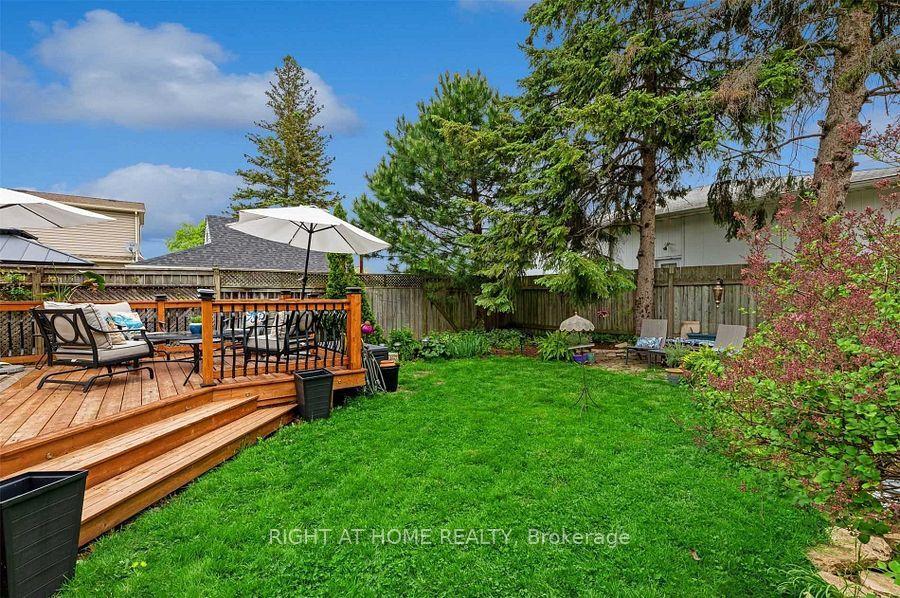 2 Columbia Street E — photo 1