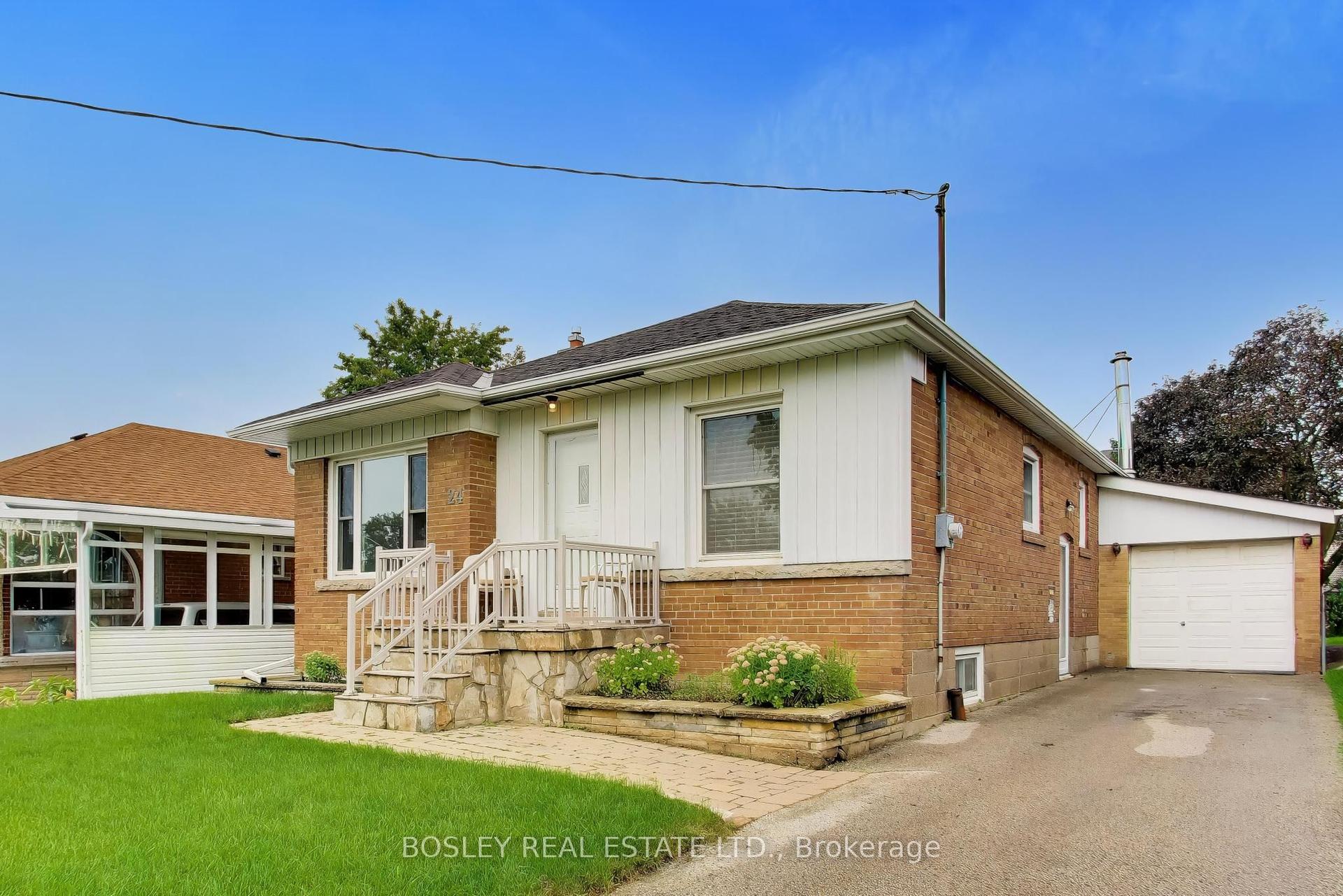 24 Tulip Drive, Toronto — Detached for sale, photo 1