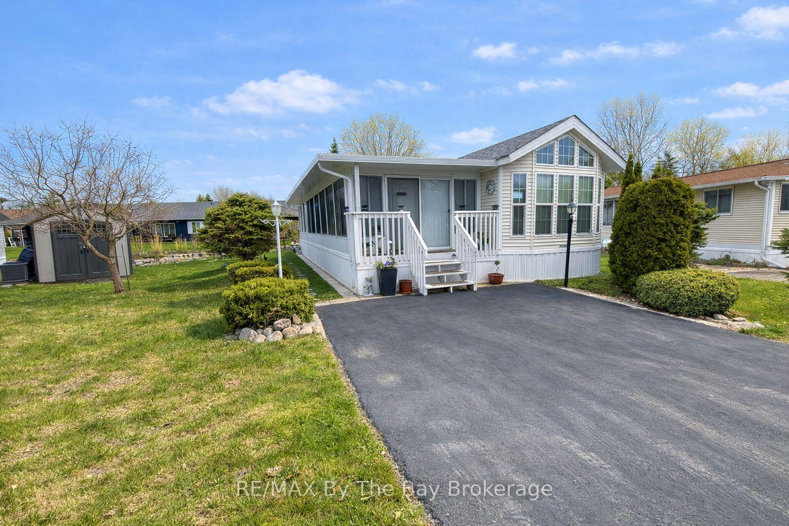 8 Huron Circle — photo 1