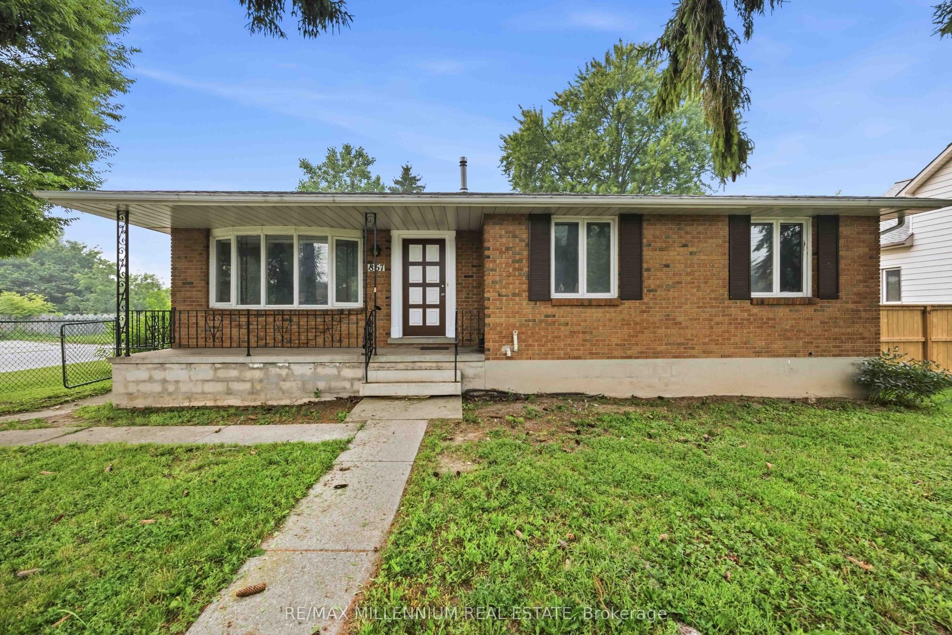 867 Wellington Street, Sarnia — Detached for sale, photo 1